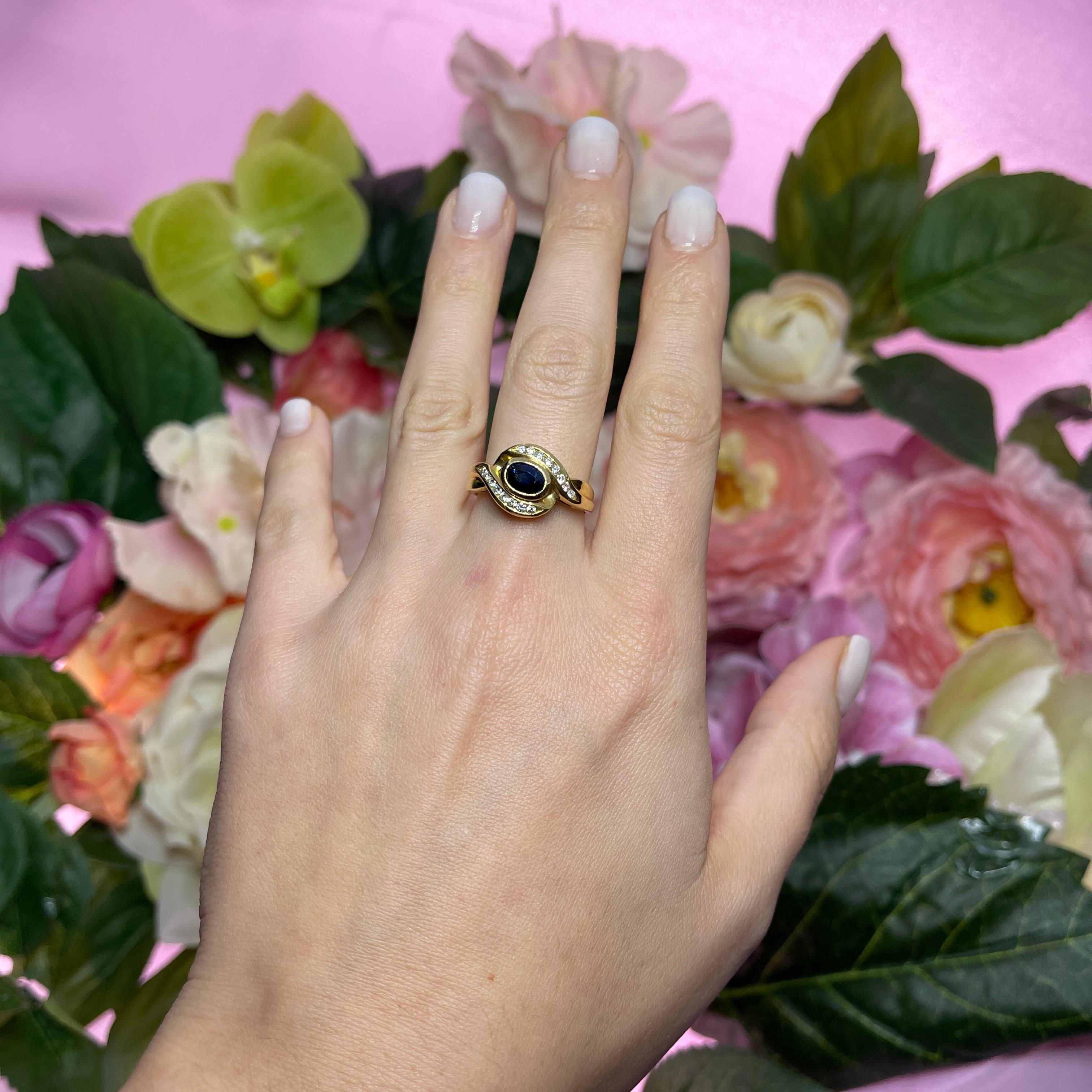 18k Yellow Gold Sapphire and Diamond Wave Design Ring For Sale 2