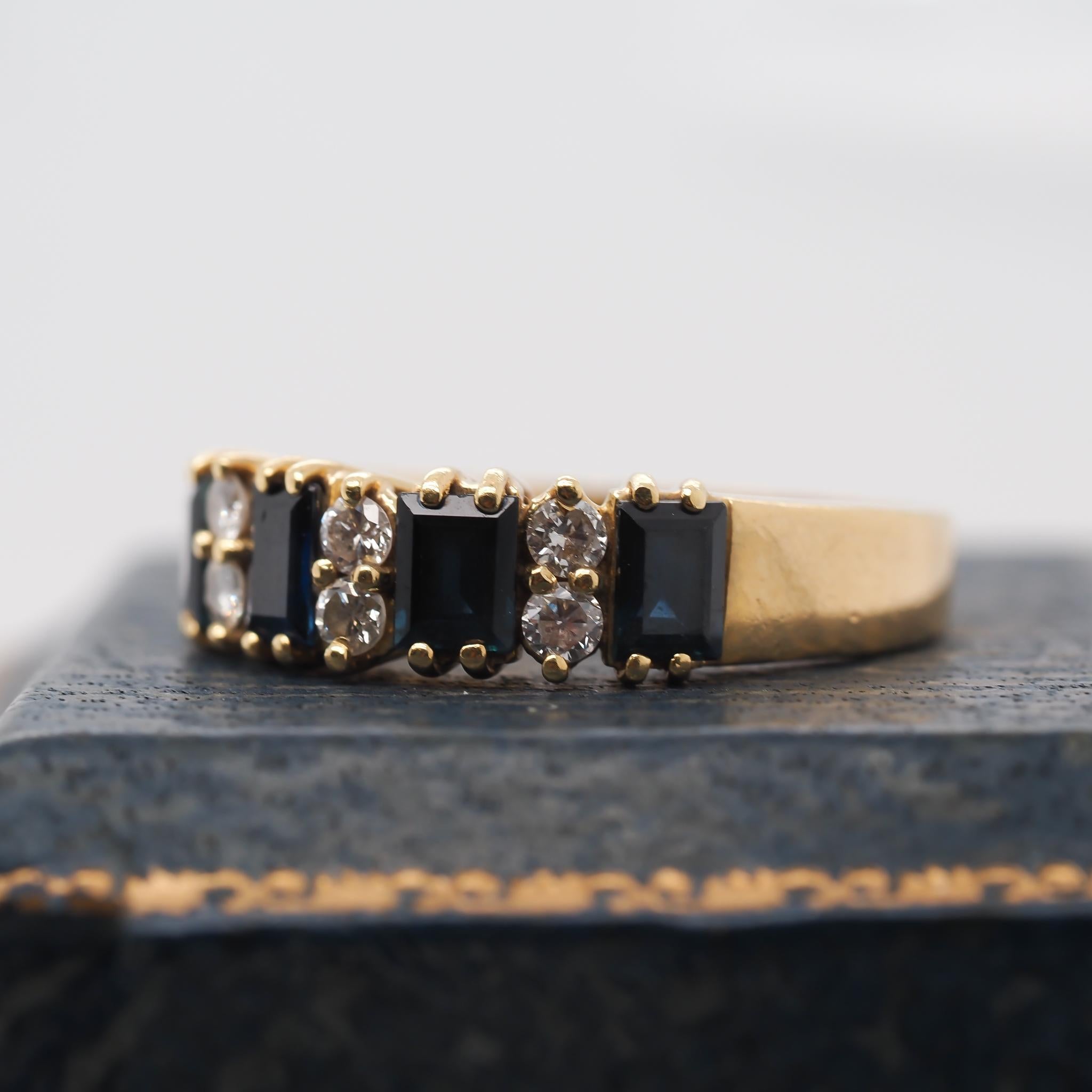 18K Yellow Gold Sapphire and Diamond Wedding Band In Good Condition For Sale In Hicksville, NY