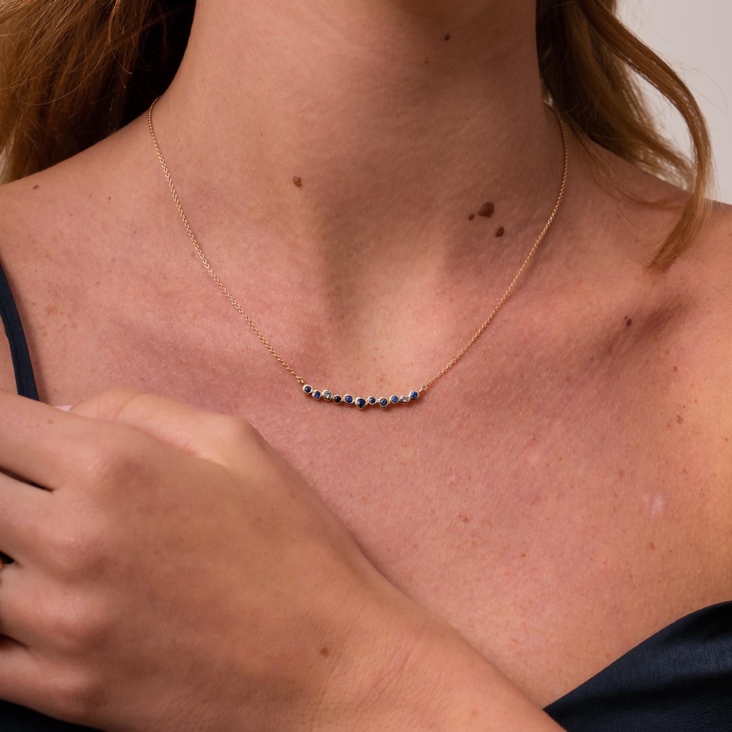 Moderno Collana a cascata media in oro giallo 18k con zaffiro e acquamarina in vendita