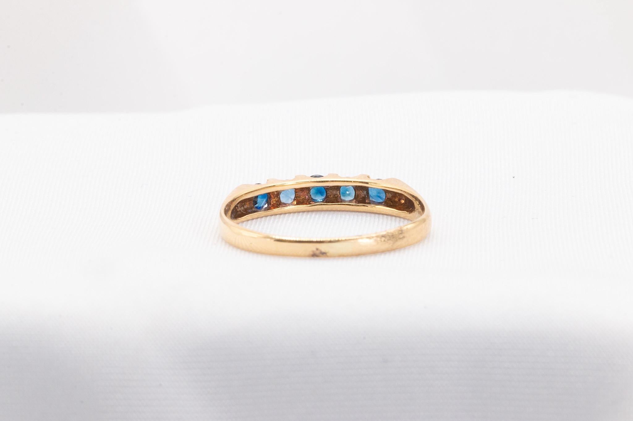 Round Cut 18k Yellow Gold Sapphire Band For Sale