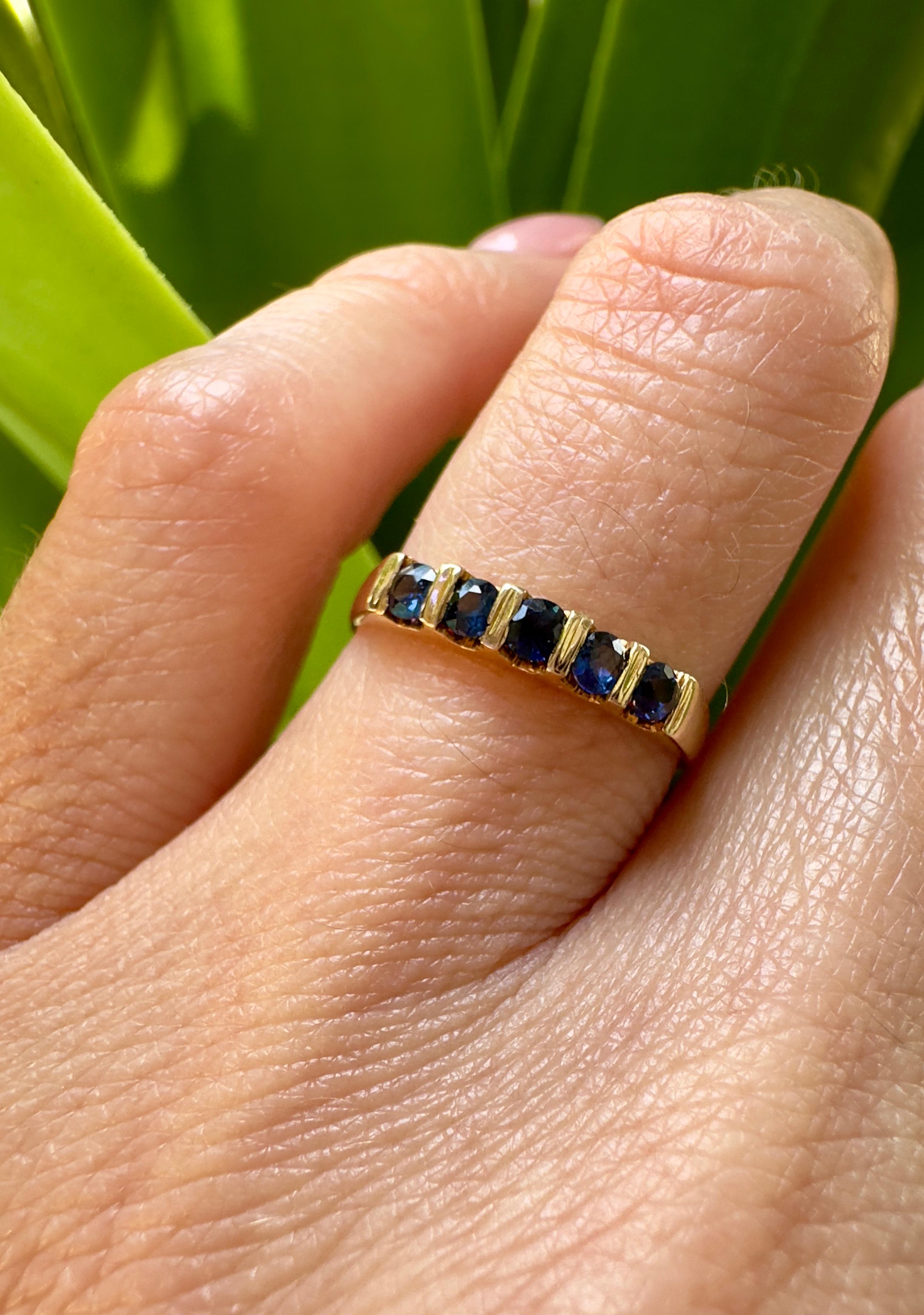 18k Yellow Gold Sapphire Band In Good Condition For Sale In Houston, TX