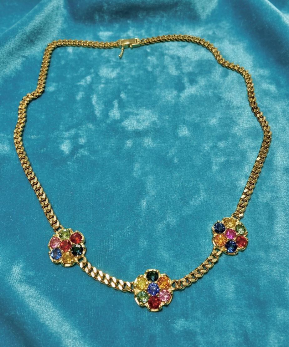 Contemporaneo Collana floreale con più zaffiri da 13,50 carati in oro 18 carati in vendita