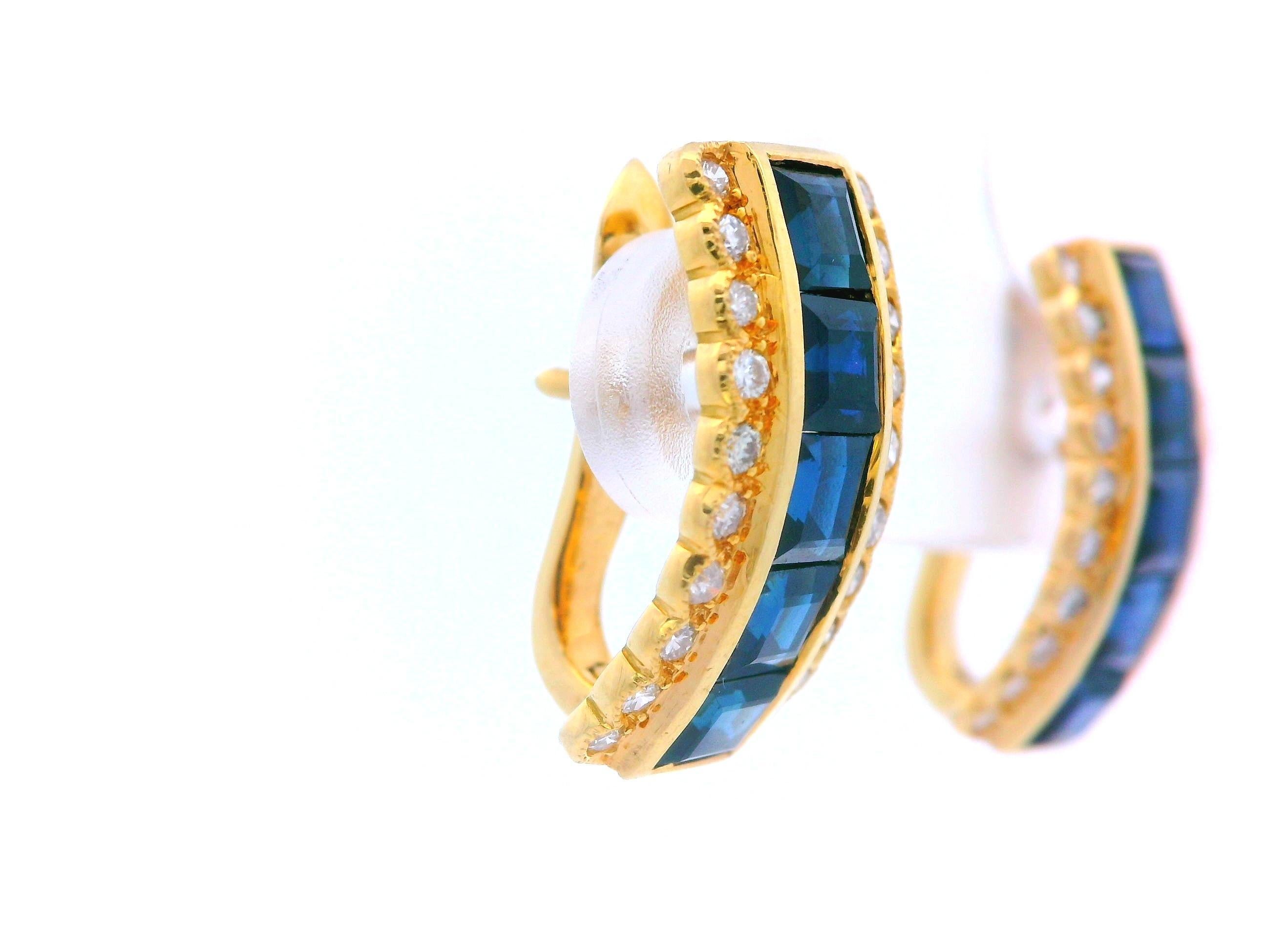 Contemporain Boucles d'oreilles Huggie en or jaune 18k saphir et diamant en vente