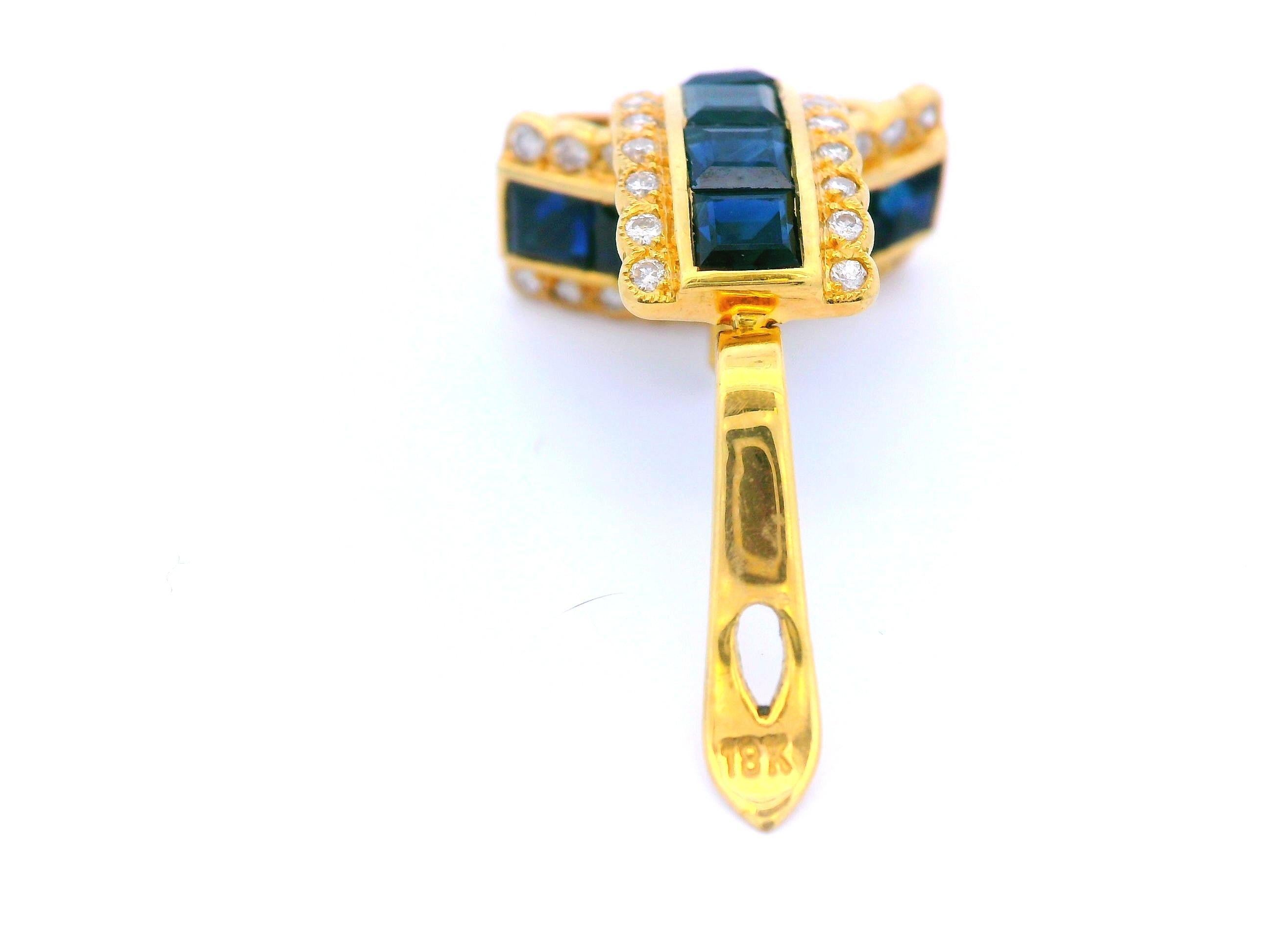 Boucles d'oreilles Huggie en or jaune 18k saphir et diamant en vente 3