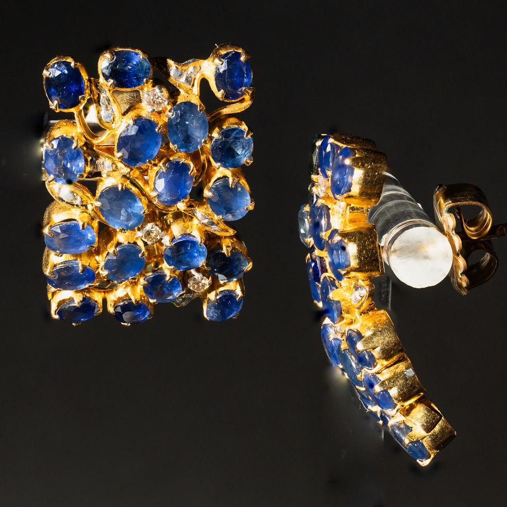 Taille ronde Boucles d'oreilles en or jaune 18k saphir et diamant en vente