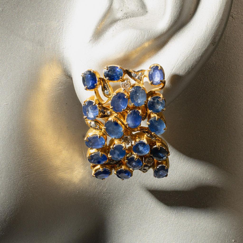 Boucles d'oreilles en or jaune 18k saphir et diamant Bon état - En vente à Bernardsville, NJ