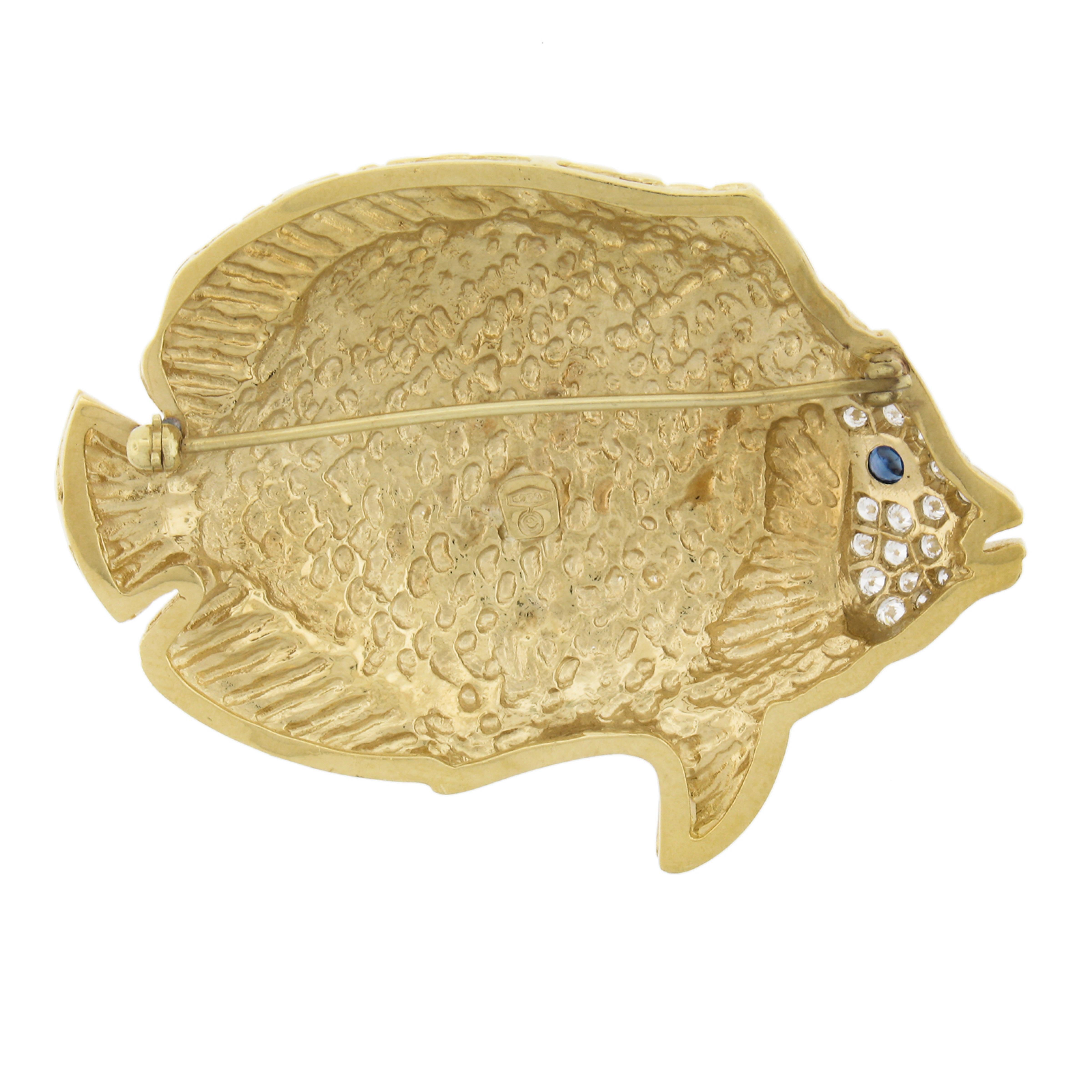 Round Cut 18K Yellow Gold Sapphire & Diamond Textured Detailed Puffer Fish Brooch Pin For Sale