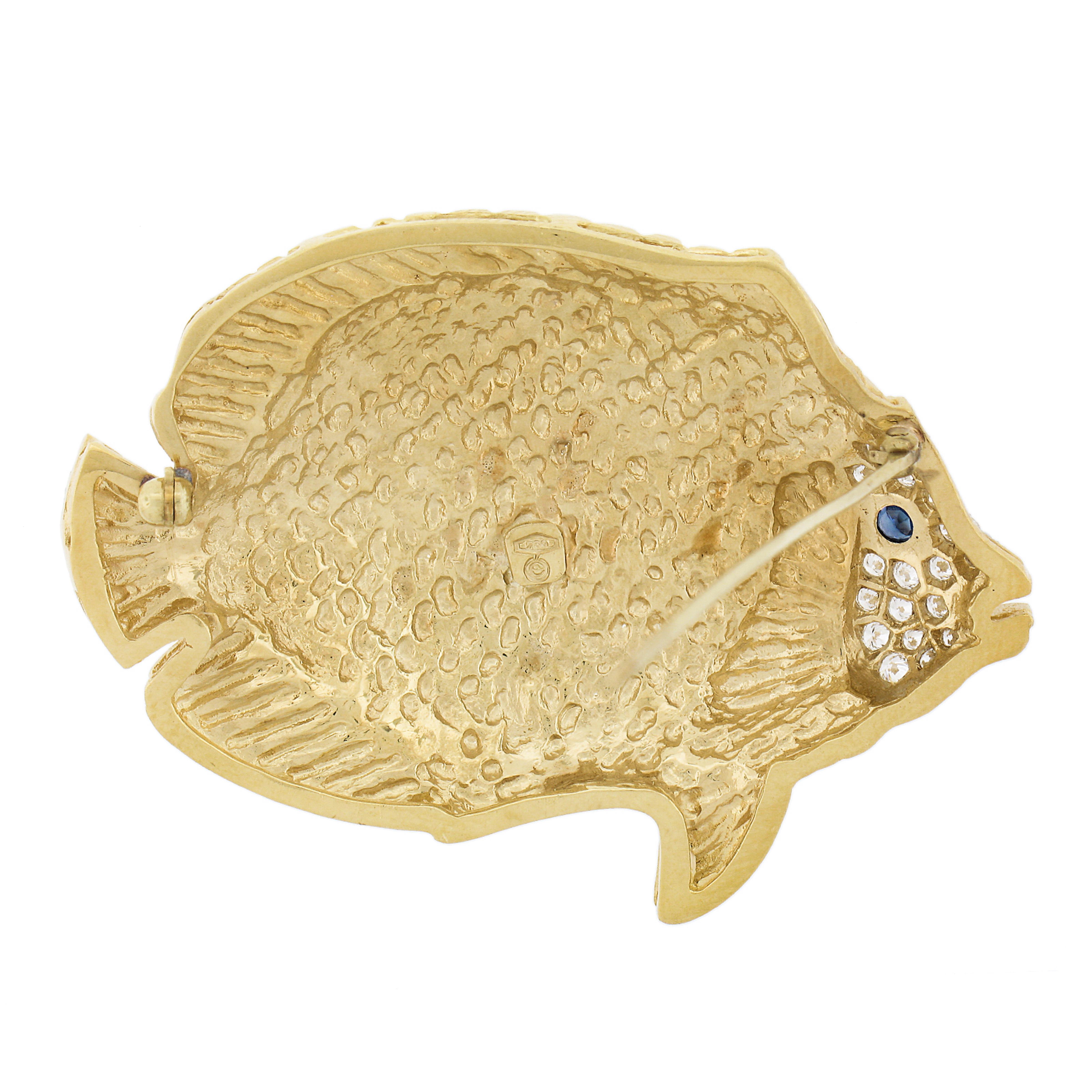 18K Yellow Gold Sapphire & Diamond Textured Detailed Puffer Fish Brooch Pin In Excellent Condition For Sale In Montclair, NJ