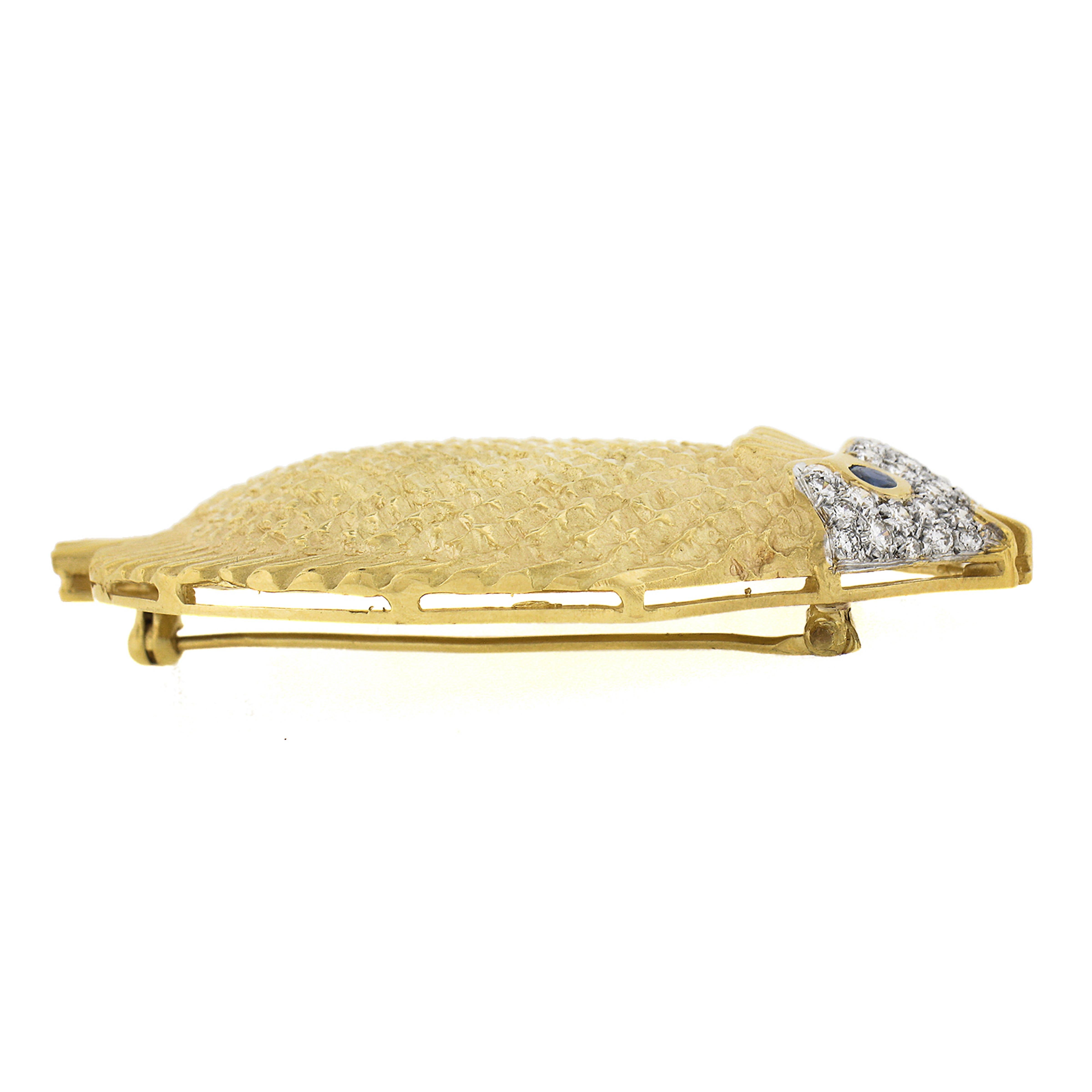 Women's or Men's 18K Yellow Gold Sapphire & Diamond Textured Detailed Puffer Fish Brooch Pin For Sale