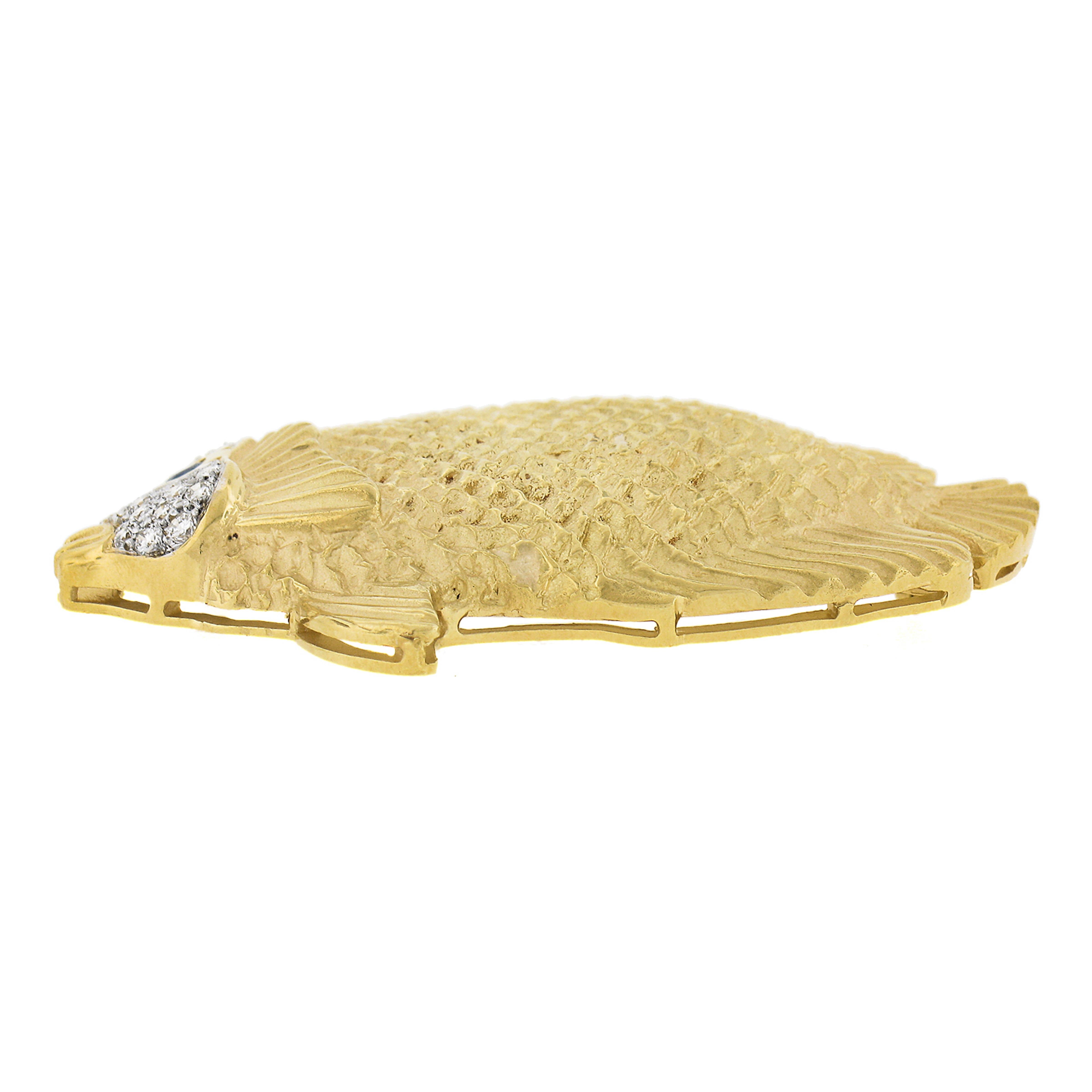 18K Yellow Gold Sapphire & Diamond Textured Detailed Puffer Fish Brooch Pin For Sale 1