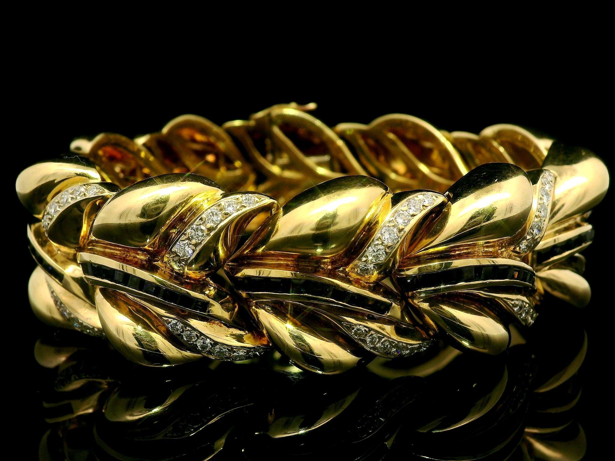 Bracciale pesante a foglie larghe e soffiate in oro giallo 18k con zaffiri e diamanti in vendita 3