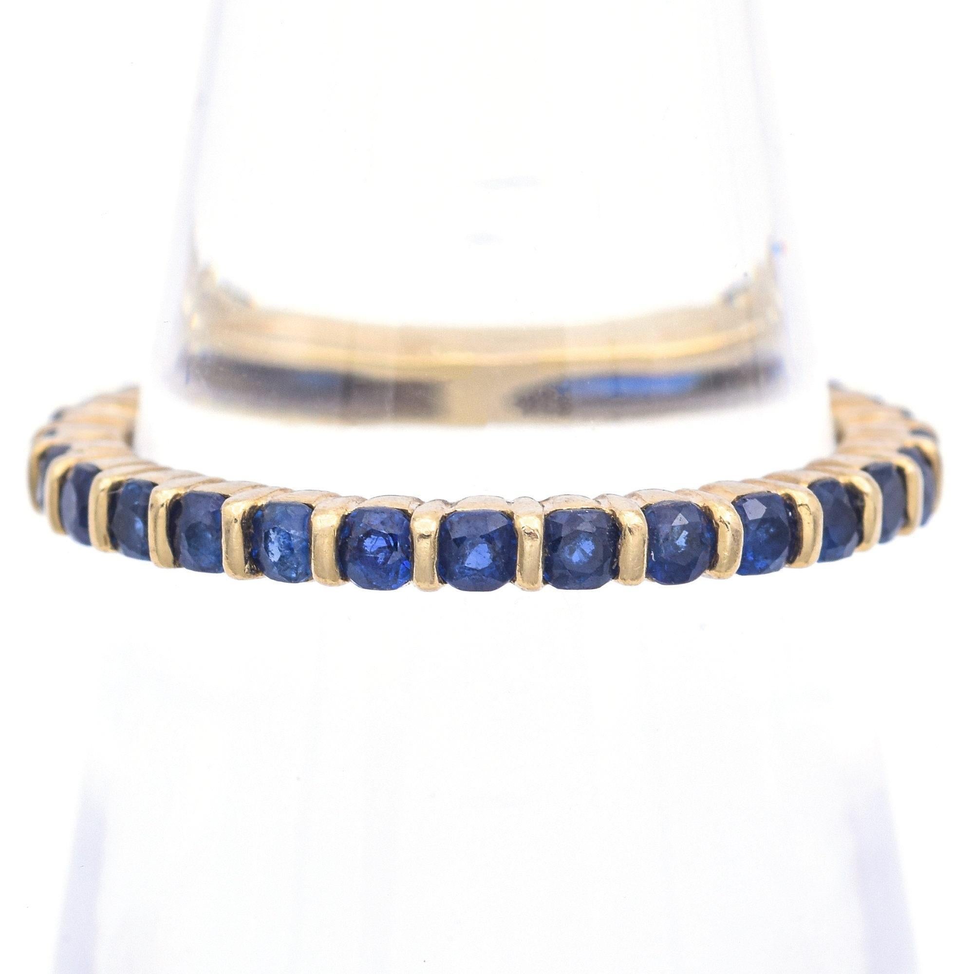 18k Yellow Gold Sapphire Round Eternity Band Ring Size 5.75 In condizioni buone in vendita a New York, NY