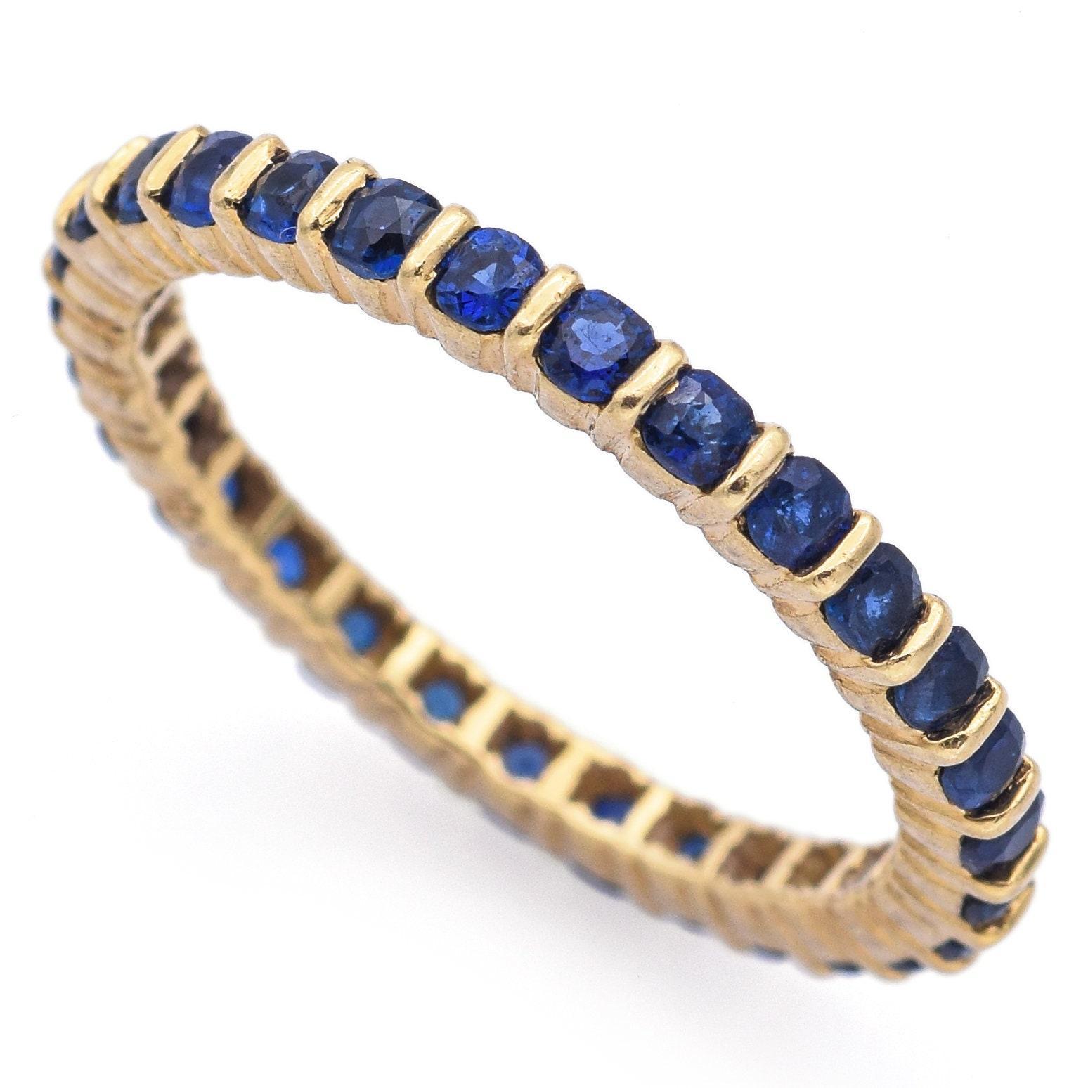 Donna 18k Yellow Gold Sapphire Round Eternity Band Ring Size 5.75 in vendita