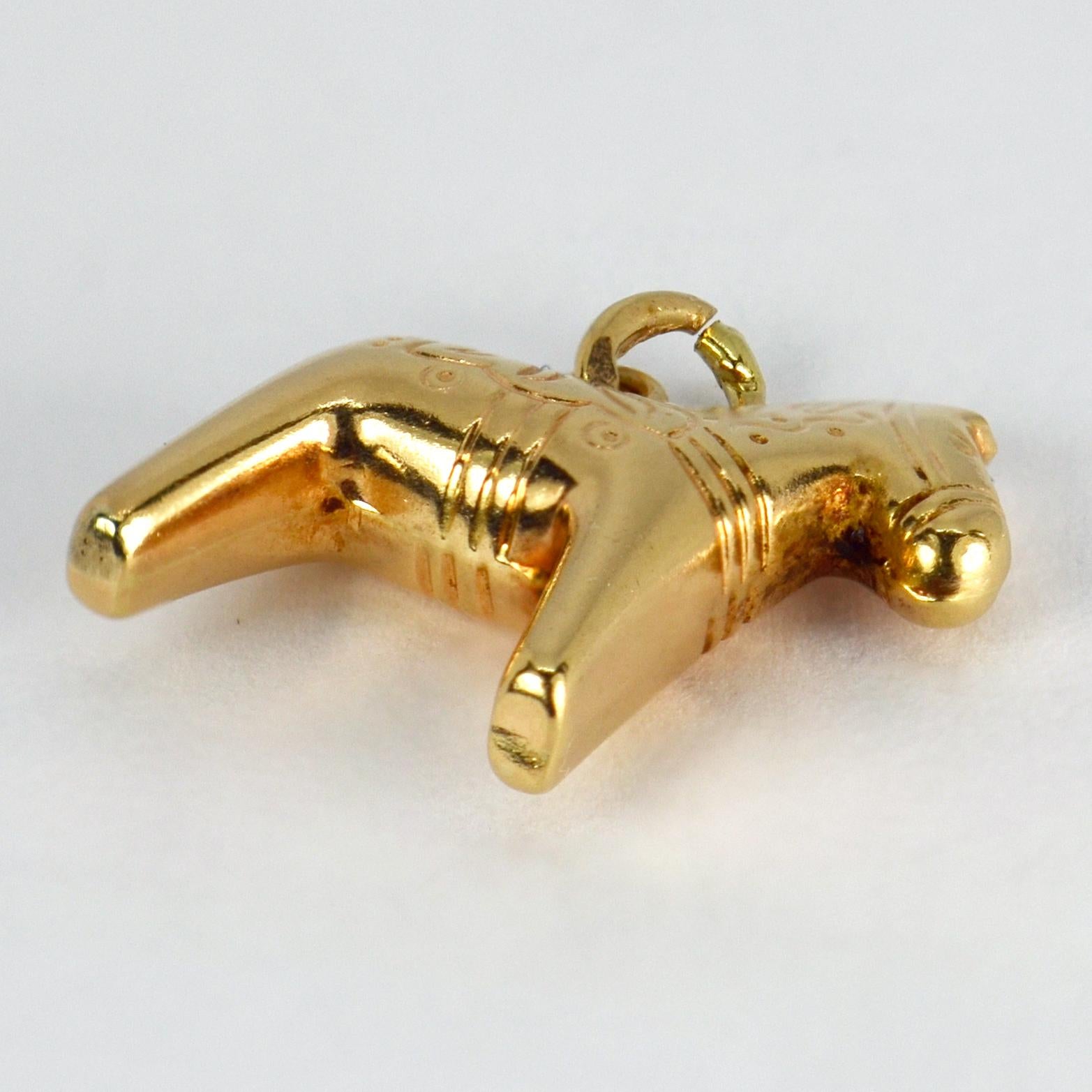 18 Karat Gelbgold Skandinavisches Dala Pferd Charm Anhänger im Zustand „Gut“ in London, GB