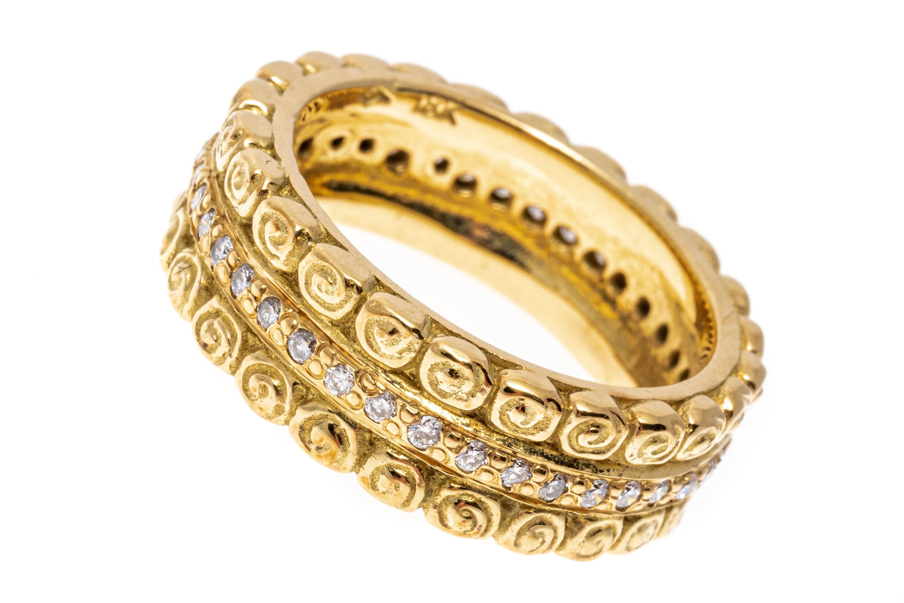 Anneau d'éternité en or jaune 18 carats à motifs de volutes et diamants Bon état - En vente à Fairfield, CT