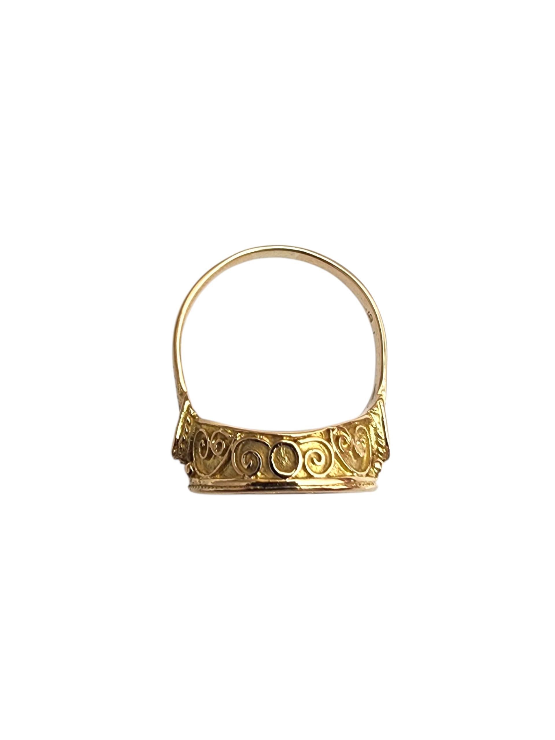 18K Yellow Gold Scrolling Pegasus Ring #22890 In Good Condition For Sale In Washington Depot, CT