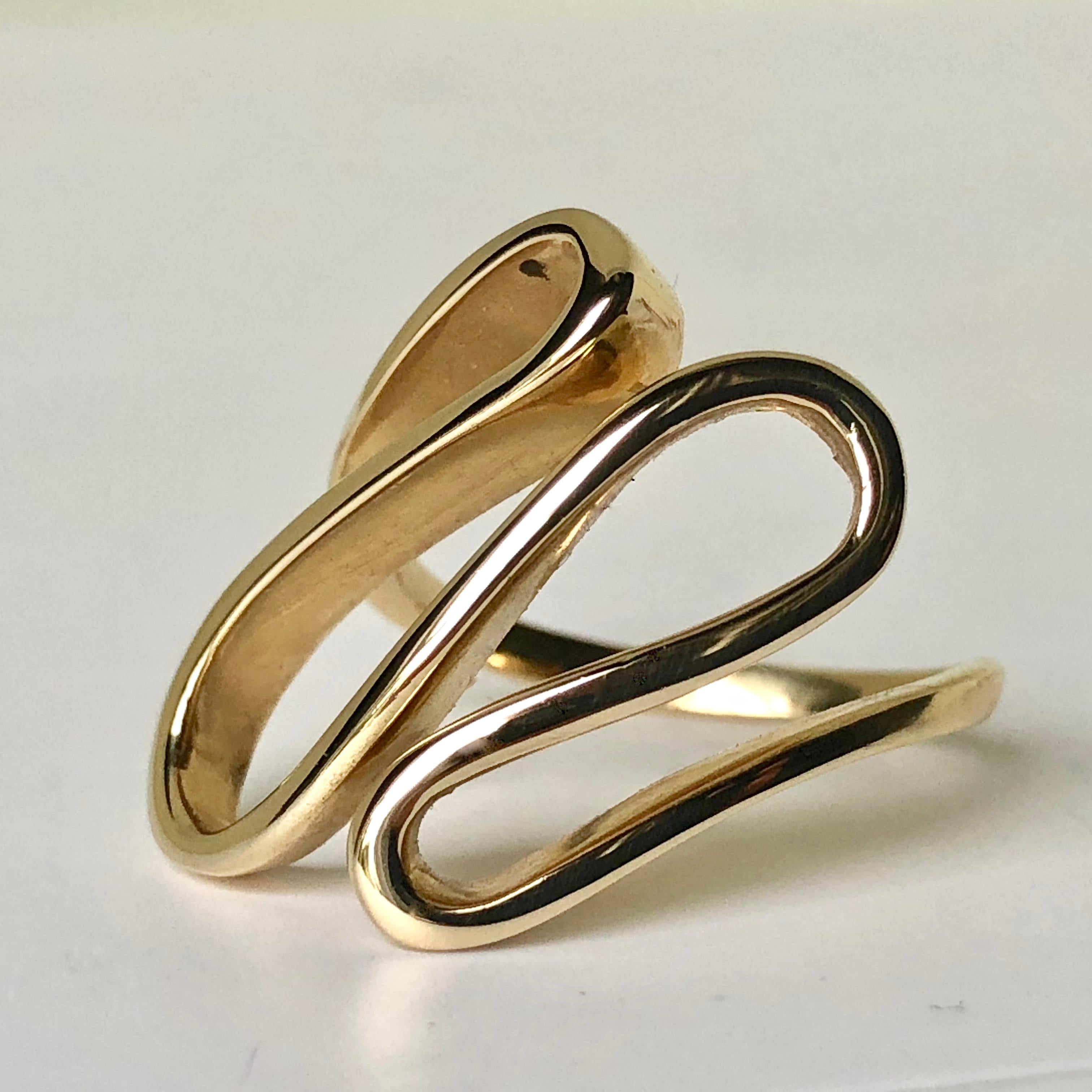 Women's or Men's 18k Yellow Gold Scrolling Stylised Ring Band