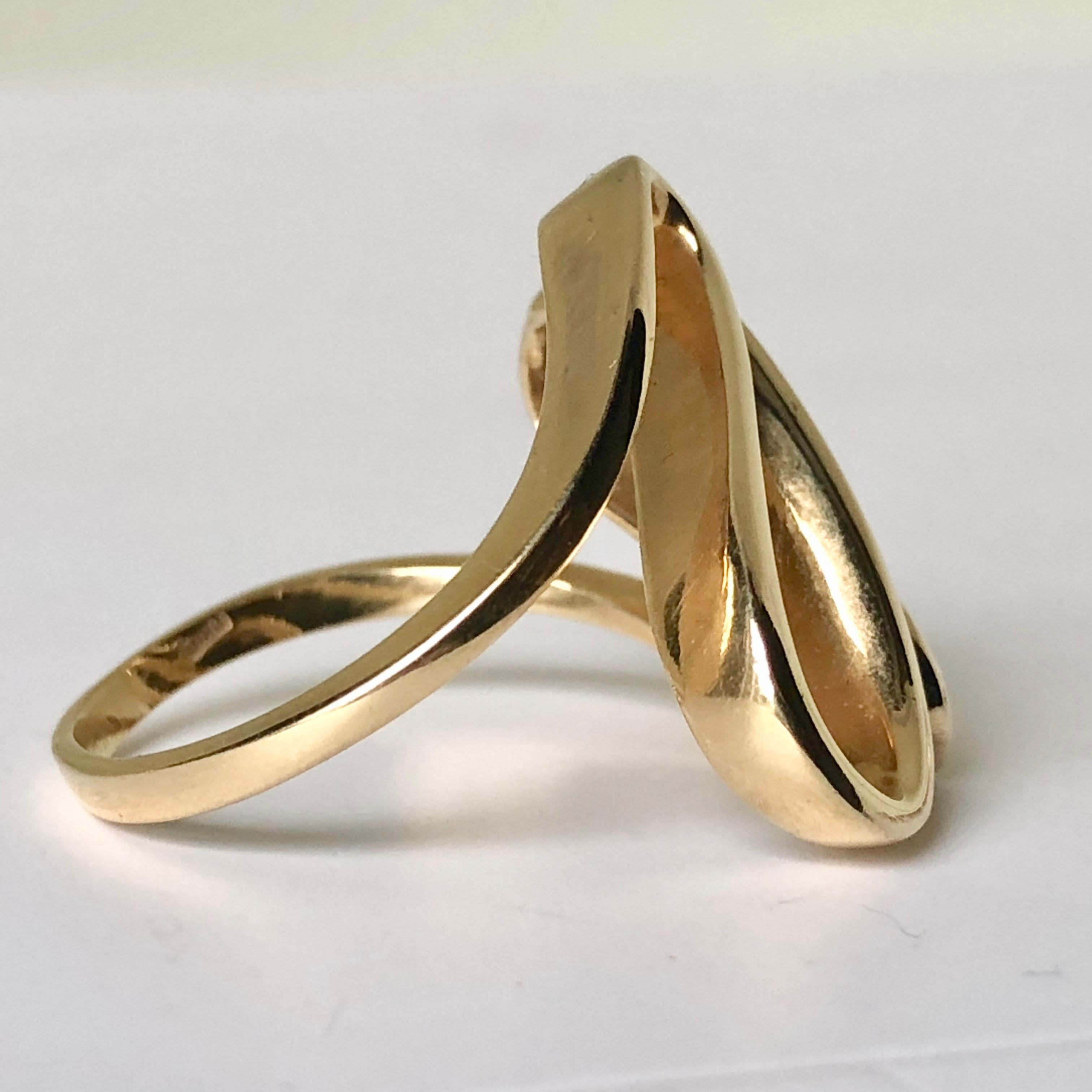 18k Yellow Gold Scrolling Stylised Ring Band 1
