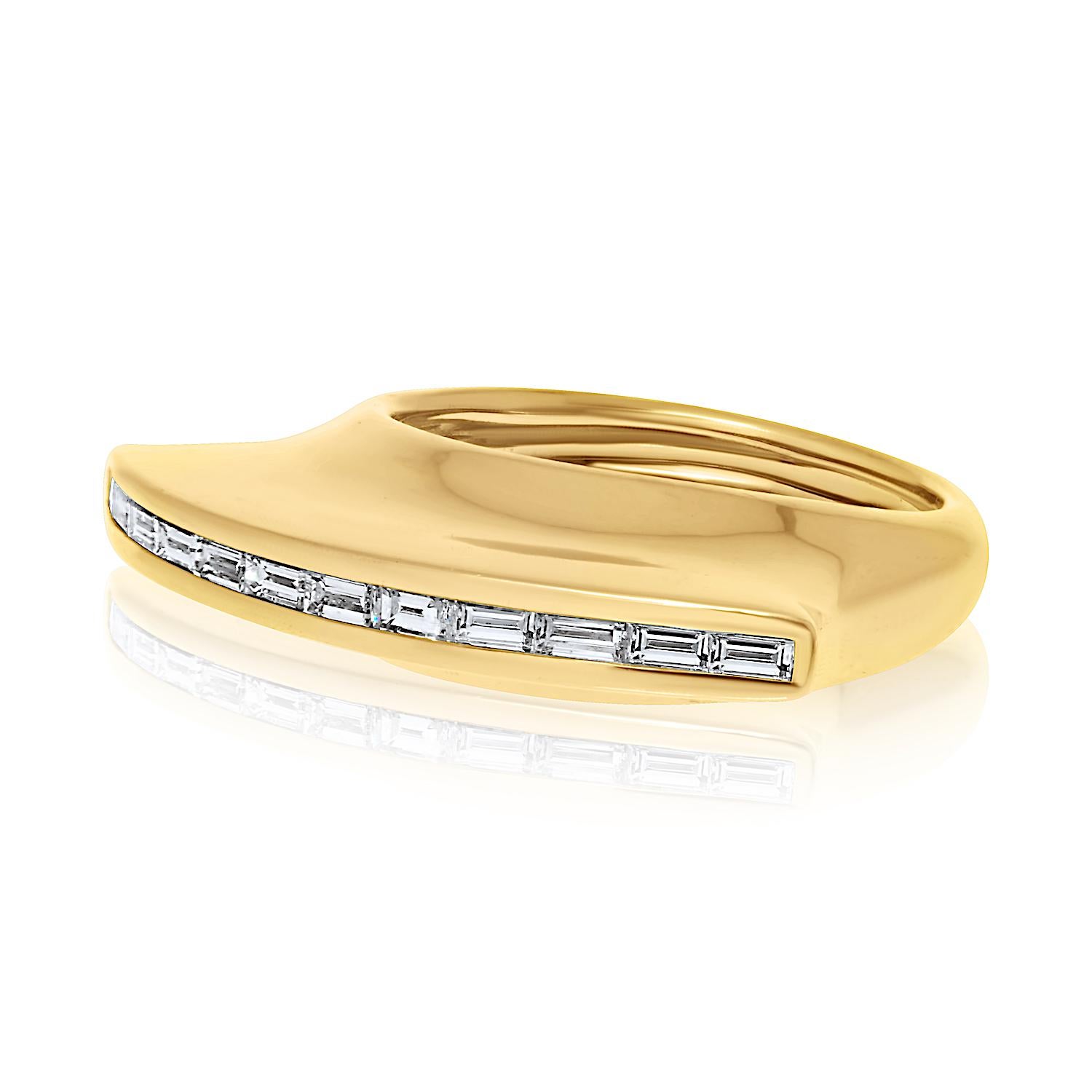 Taille baguette Bague cocktail sculpturale en or jaune 18 carats de style Mohawk avec diamants baguettes en vente