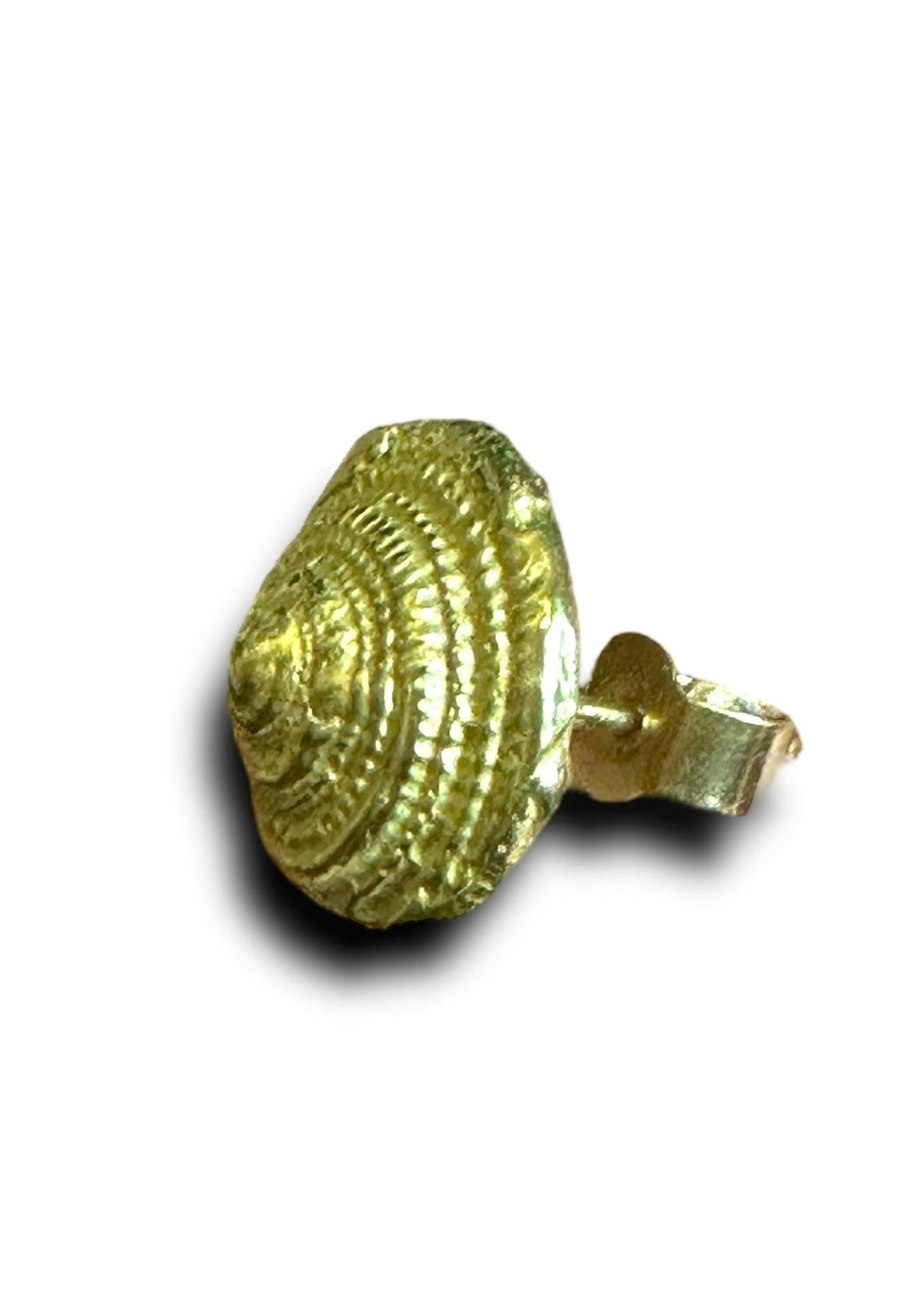18K Yellow Gold Sea Spiral Snail Earring Stud In New Condition For Sale In London, GB