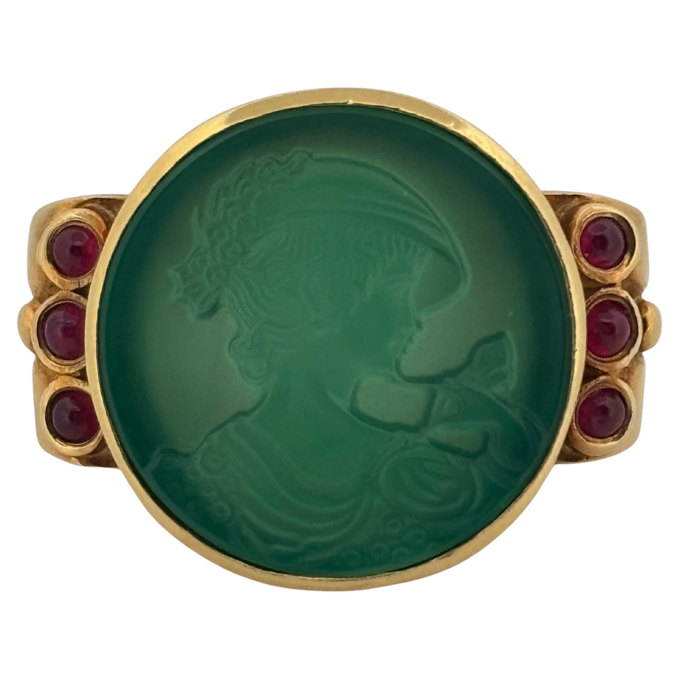 SeidenGang 18K Yellow Gold Green Agate & Cabochon Ruby Cameo Ring Size 6.5 For Sale 4