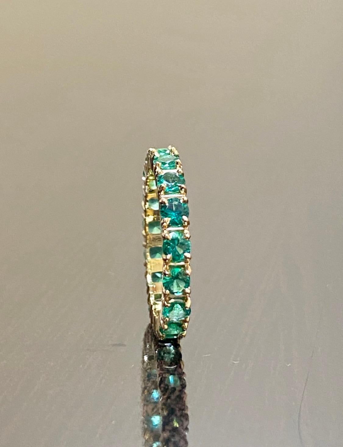 18K Yellow Gold Shared Prong Round Emerald Eternity Engagement Band For Sale 4