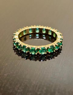18K Yellow Gold Shared Prong Round Emerald Eternity Engagement Band