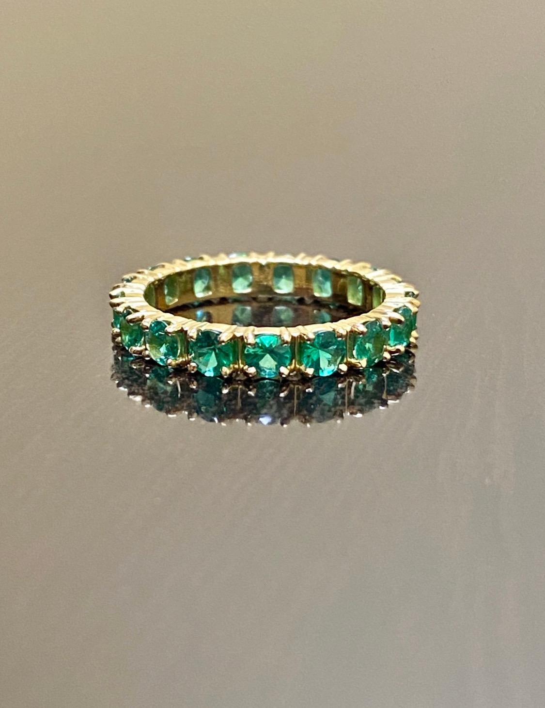 18K Yellow Gold Shared Prong Round Emerald Eternity Engagement Band For Sale 1