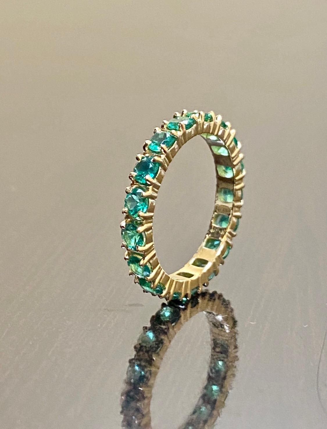 18K Yellow Gold Shared Prong Round Emerald Eternity Engagement Band For Sale 2