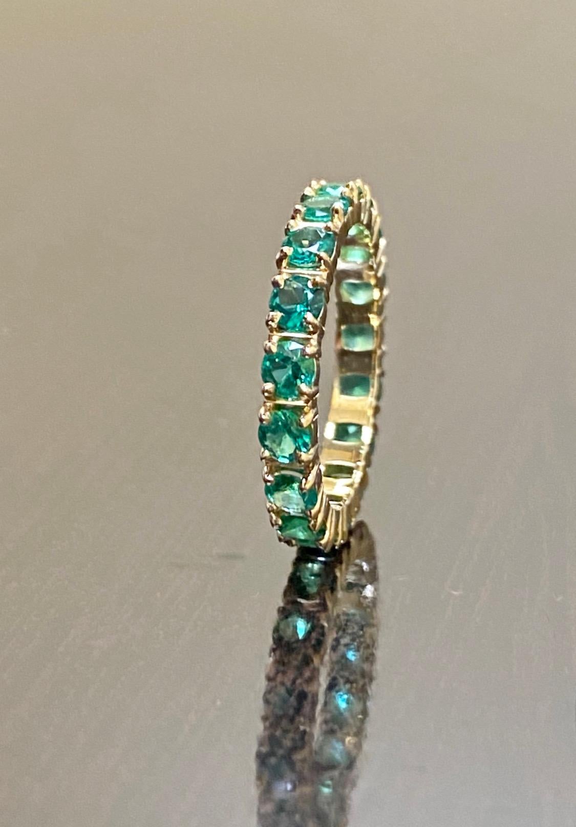 18K Yellow Gold Shared Prong Round Emerald Eternity Engagement Band For Sale 3