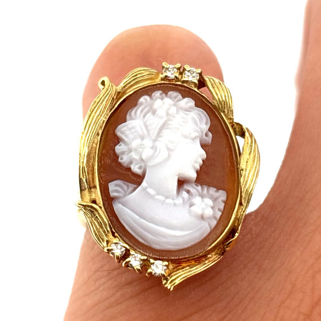 18K Gelbgold Shell Cameo 0,10 Karat Diamant Ring im Zustand „Gut“ im Angebot in Sewickley, PA