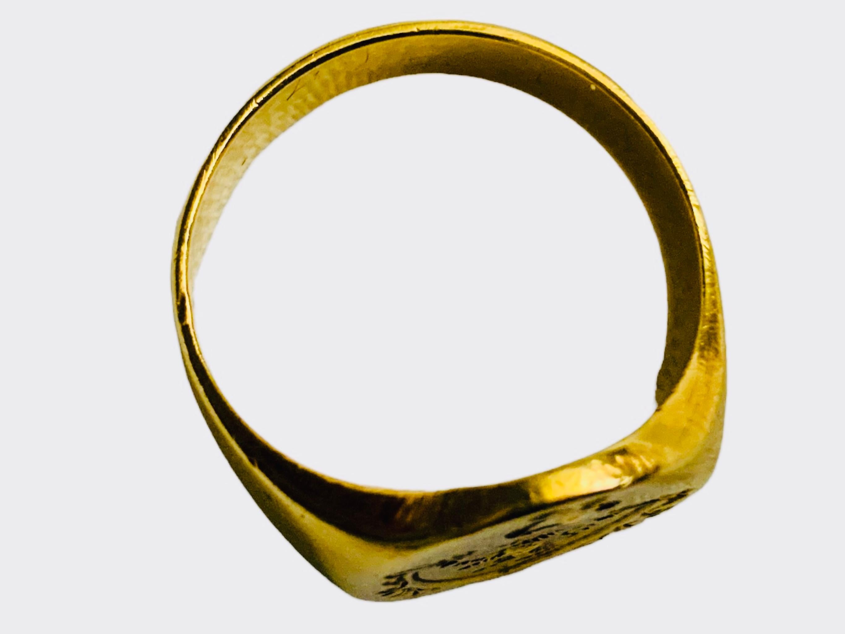 Egyptian Revival 18K Yellow Gold Signet Heraldic Ring