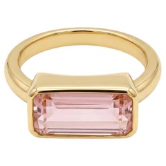 18K Yellow Gold Signet Ring with 3.30-Carat Pink Tourmaline, New