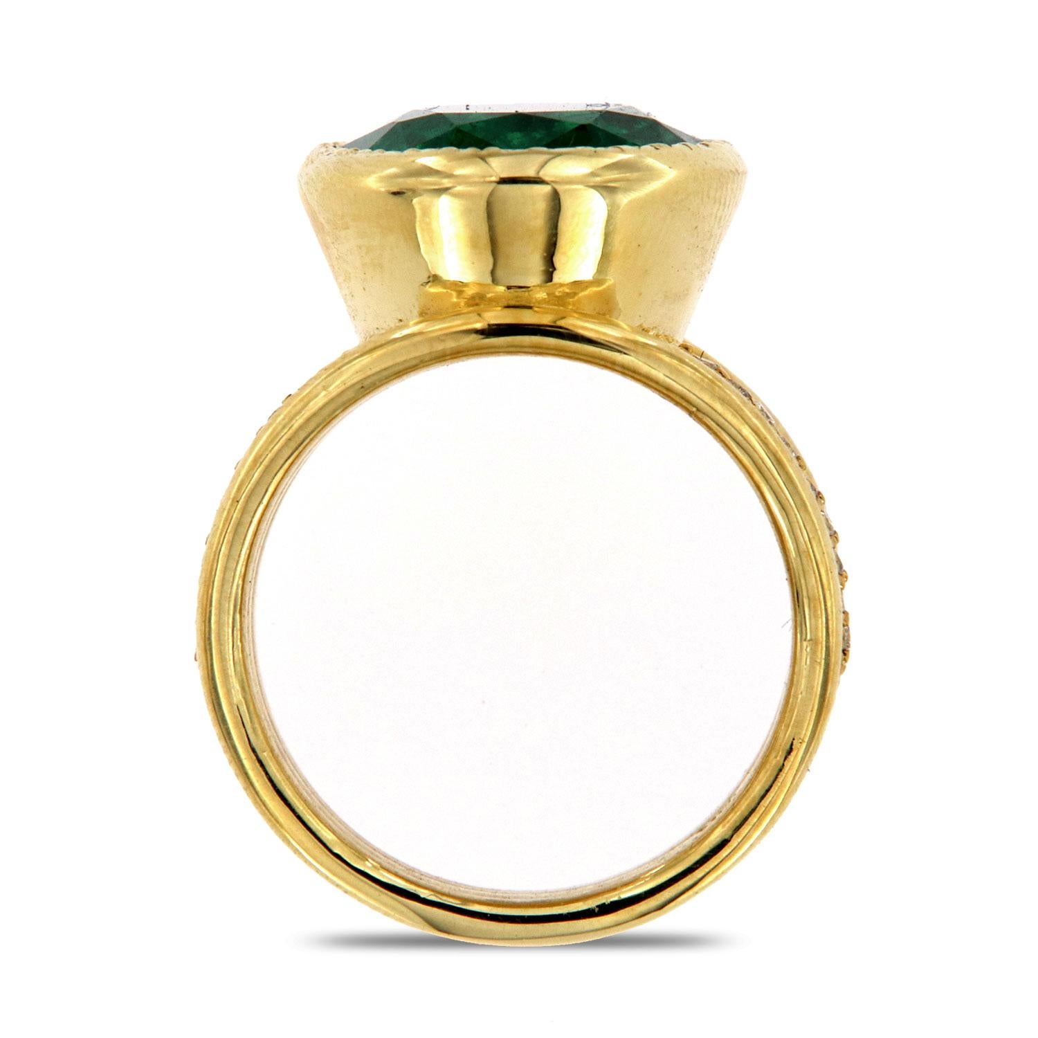 Bague en or jaune 18 carats avec diamants et émeraude verte ovale de 9,15 carats certifiée GIA Neuf - En vente à San Francisco, CA