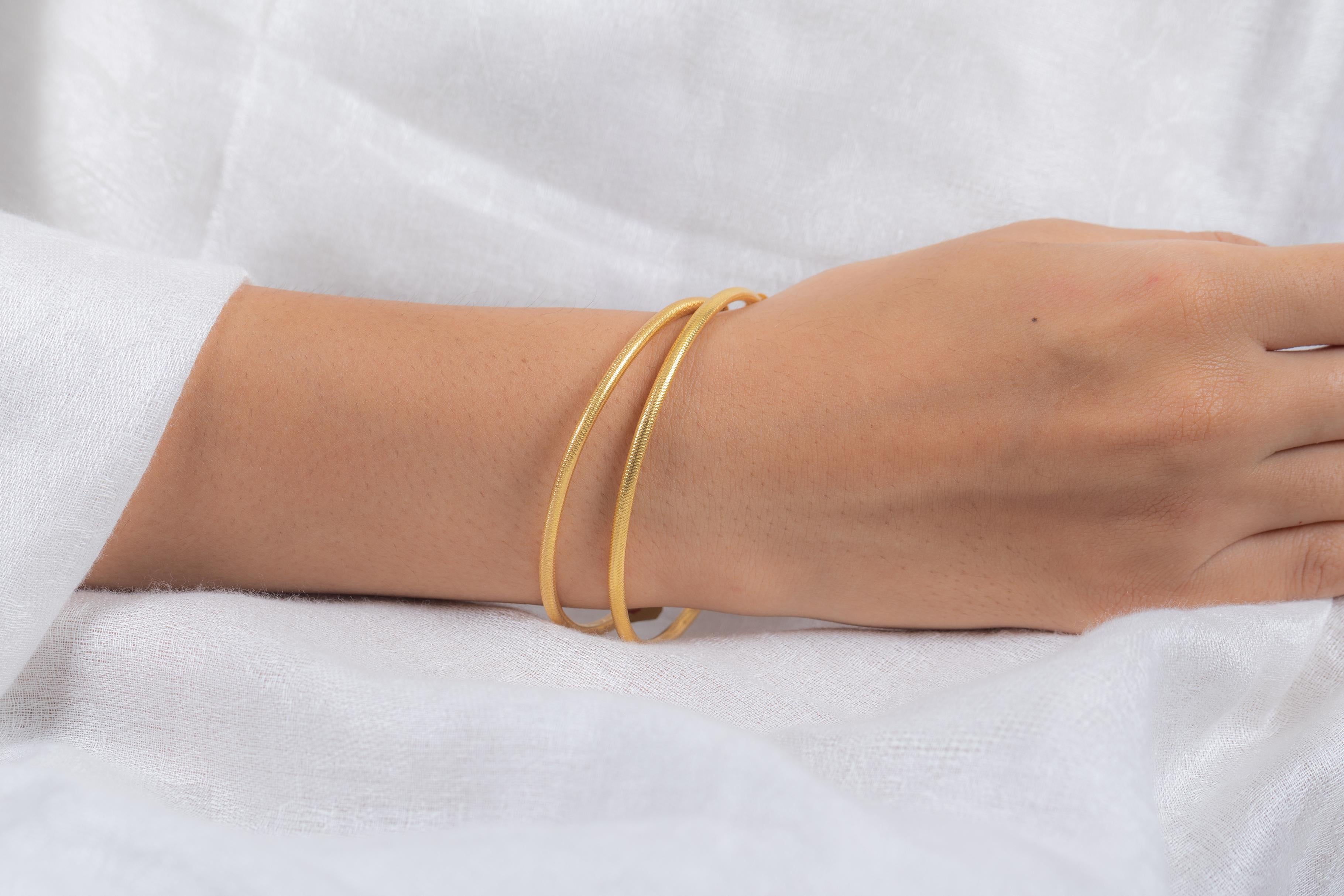 Modern Bangle in 18K Gold. It’s a great jewelry ornament to wear on occasions and at the same time works as a wonderful gift for your loved ones. These lovely statement pieces are perfect generation jewelry to pass on.
Bangles feel comfortable while
