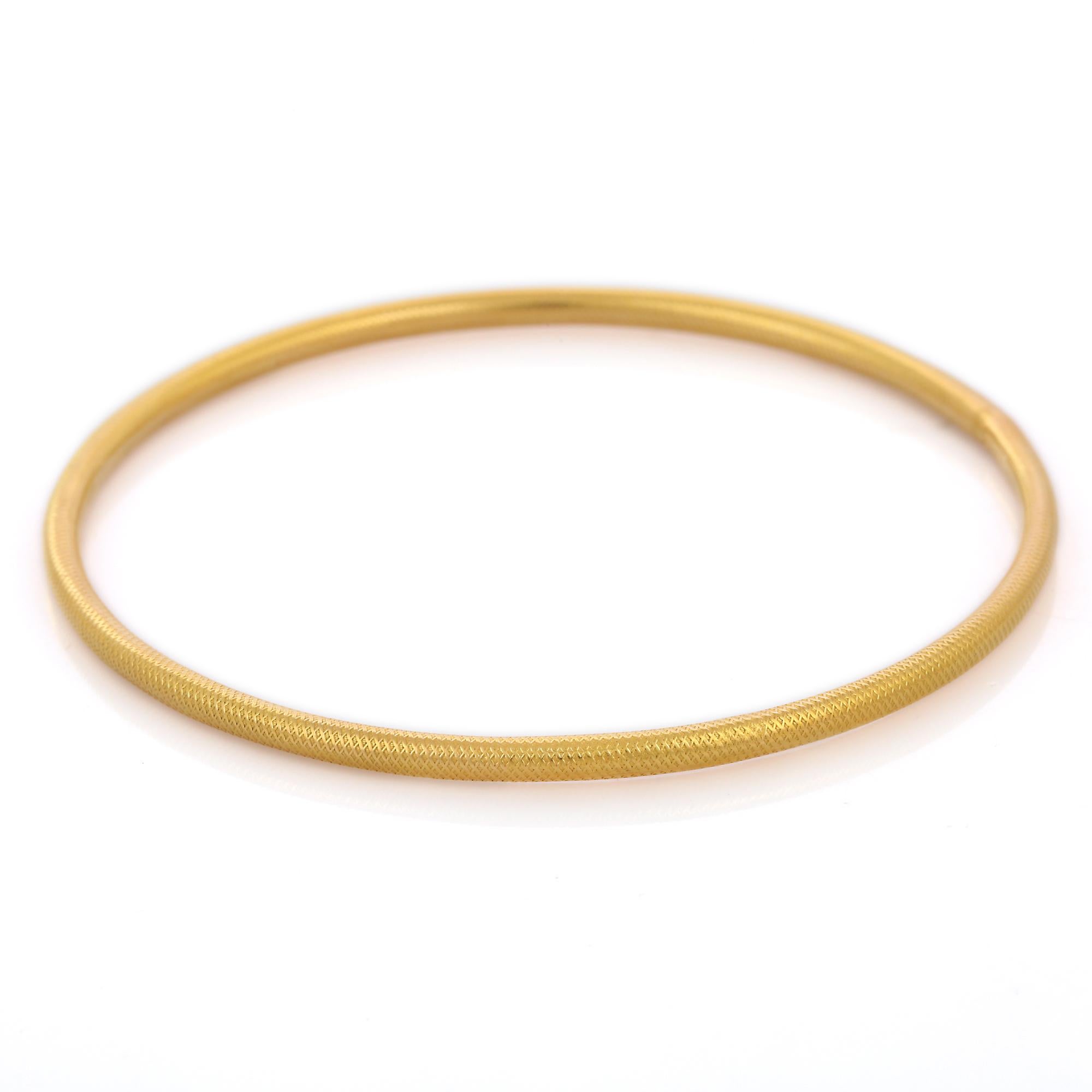 Art déco Bracelet jonc simple en or jaune 18 carats  en vente