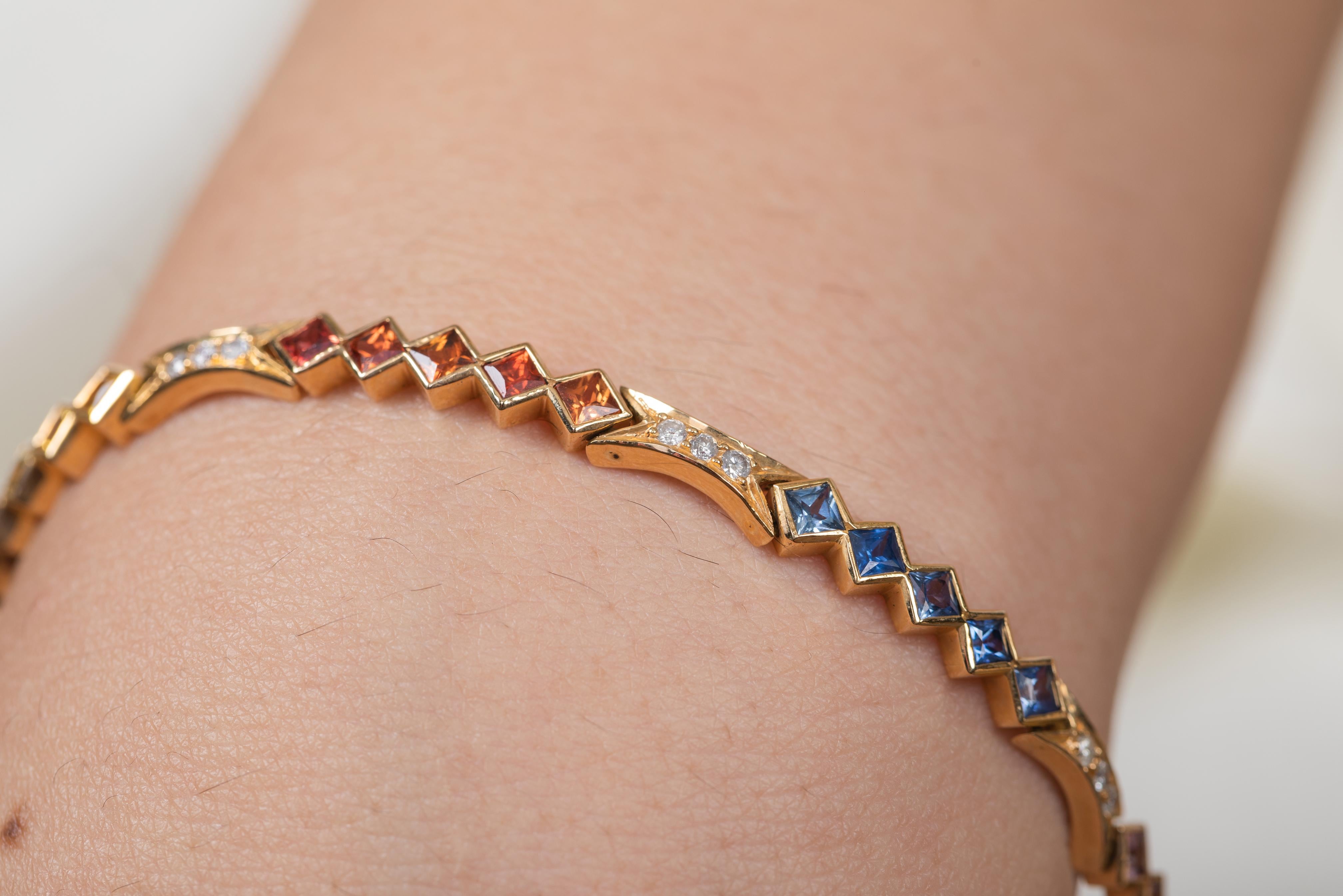 Taille carrée Bracelet élégant en or jaune 18 carats à plusieurs saphirs et diamants en vente