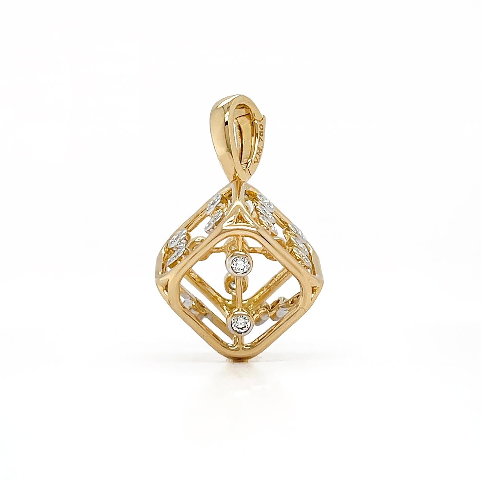18K Yellow Gold Small Dice Diamond Pendant In New Condition For Sale In New York, NY