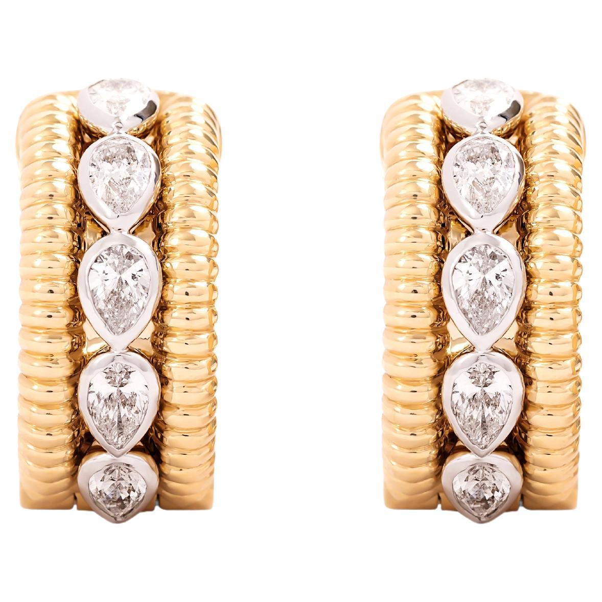 Boucles d'oreilles en or jaune 18 carats avec diamants naturels en forme de poire en vente