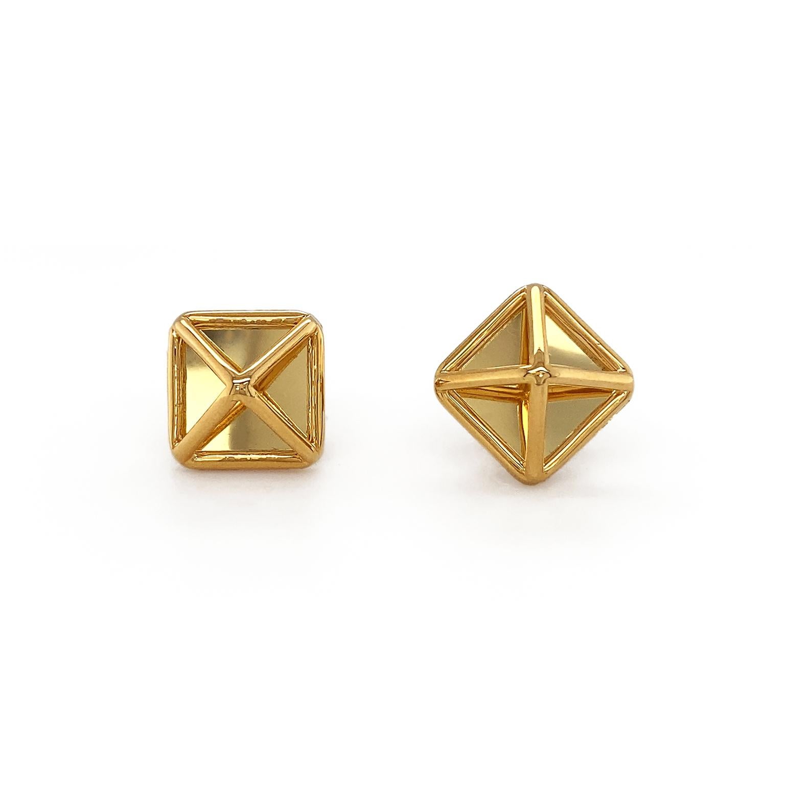 Women's or Men's 18K Yellow Gold Small Pyramid Stud Earrings For Sale