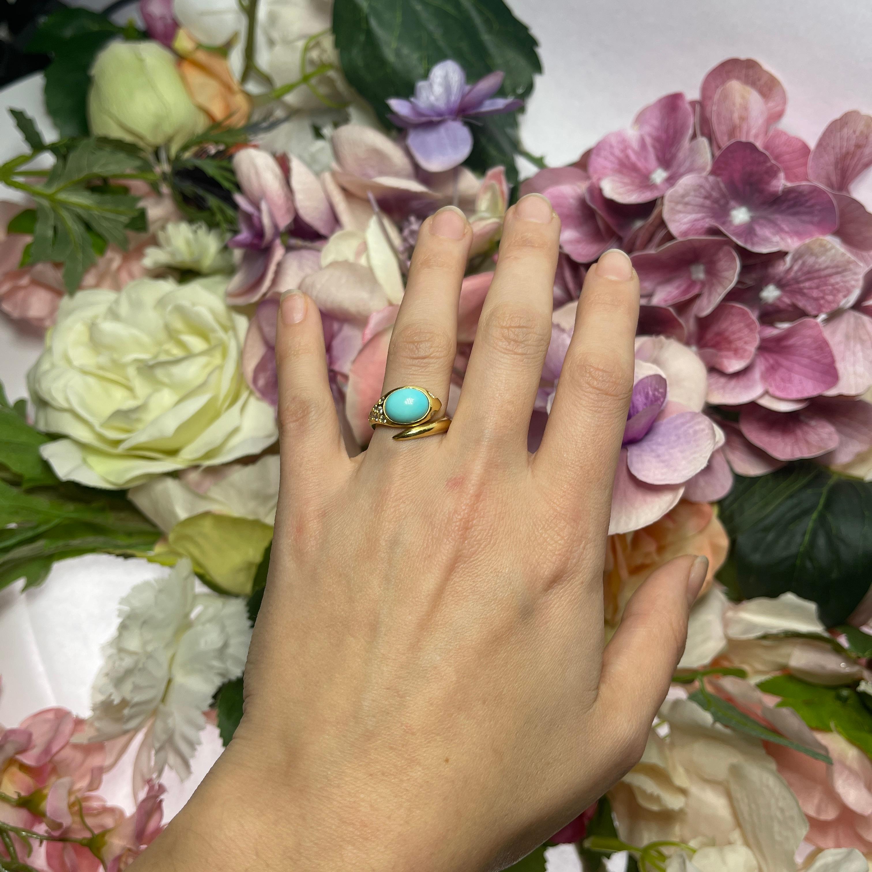18K Yellow Gold Snake Ring with Turquoise and Diamonds For Sale 2