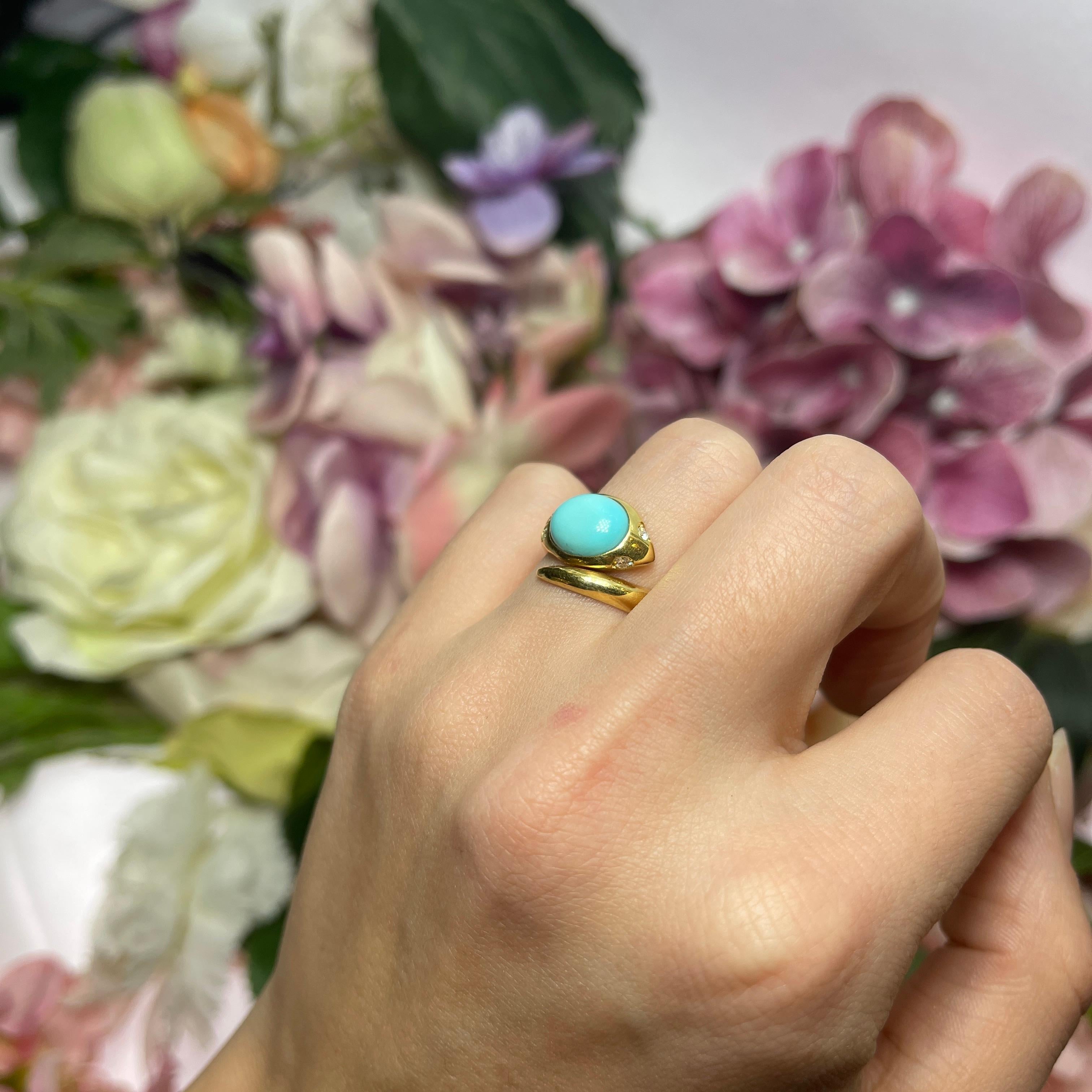 18K Yellow Gold Snake Ring with Turquoise and Diamonds For Sale 3