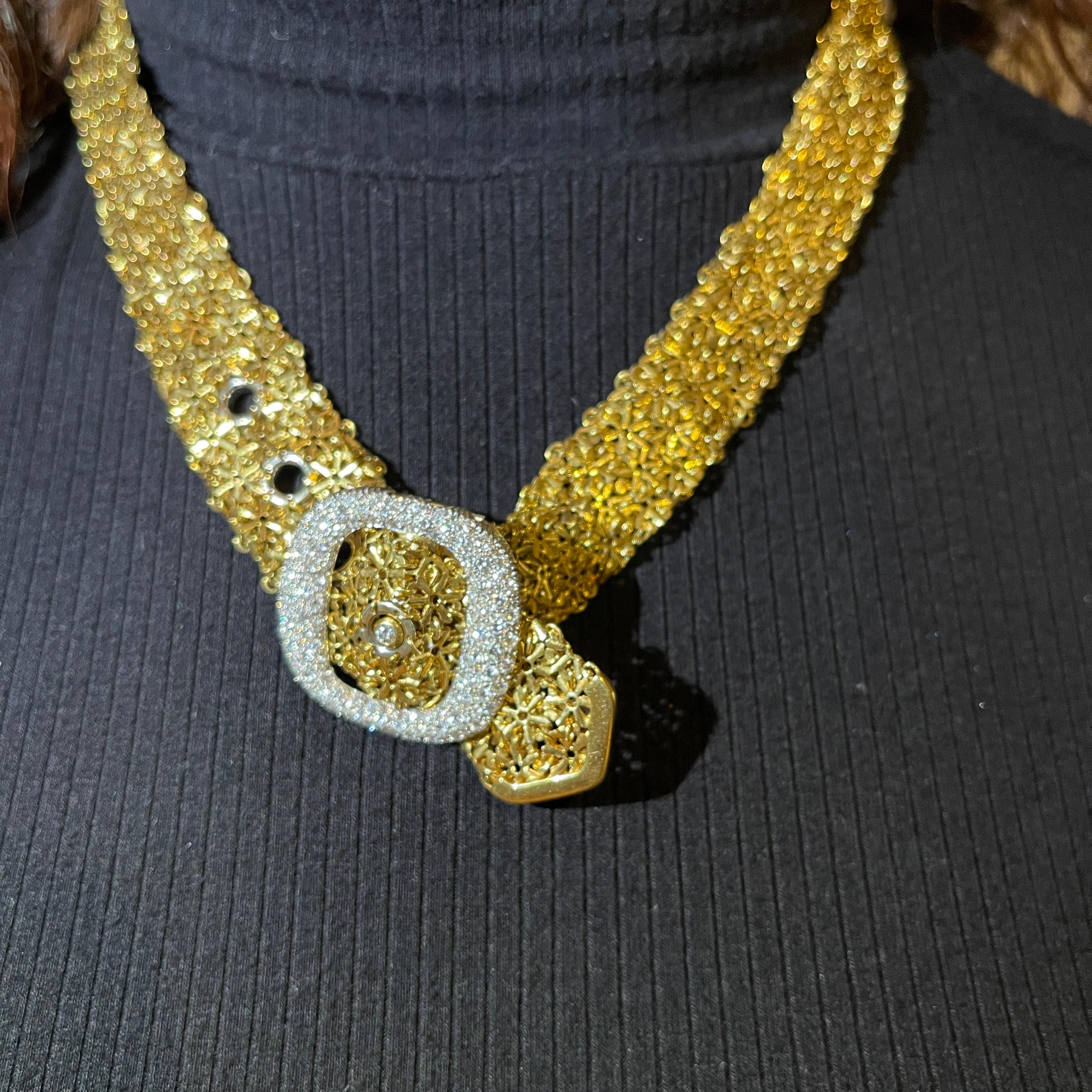Tour de cou en maille douce en or jaune 18K avec boucle en diamant en vente 5