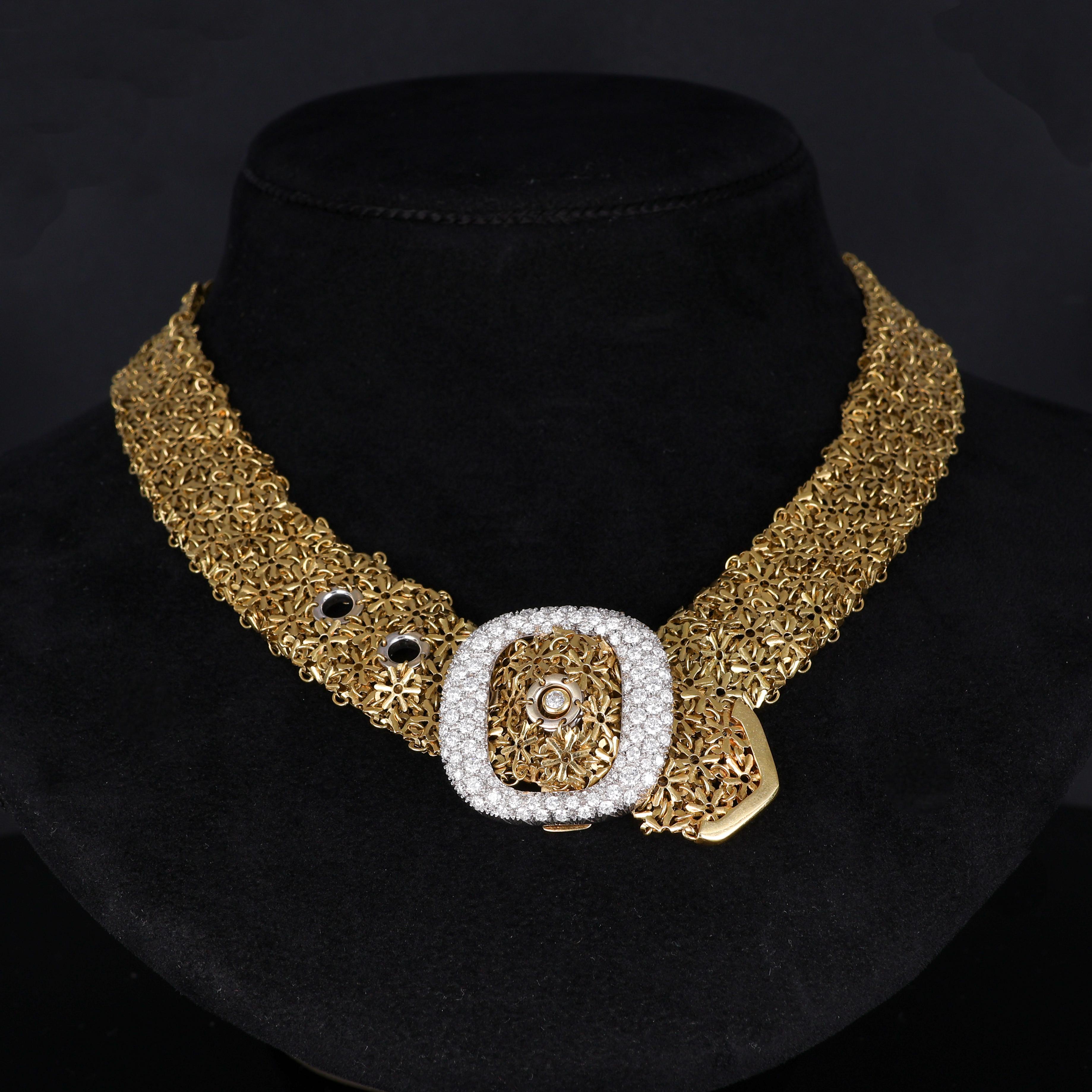 NOTE IMPORTANTE :
✔ Aucun coût supplémentaire ne sera ajouté à cette commande.
✔ Les frais d'expédition et de douane sont entièrement à notre charge.
--------------------
Ce luxueux collier ras du cou en or jaune 18 carats est doté d'une double