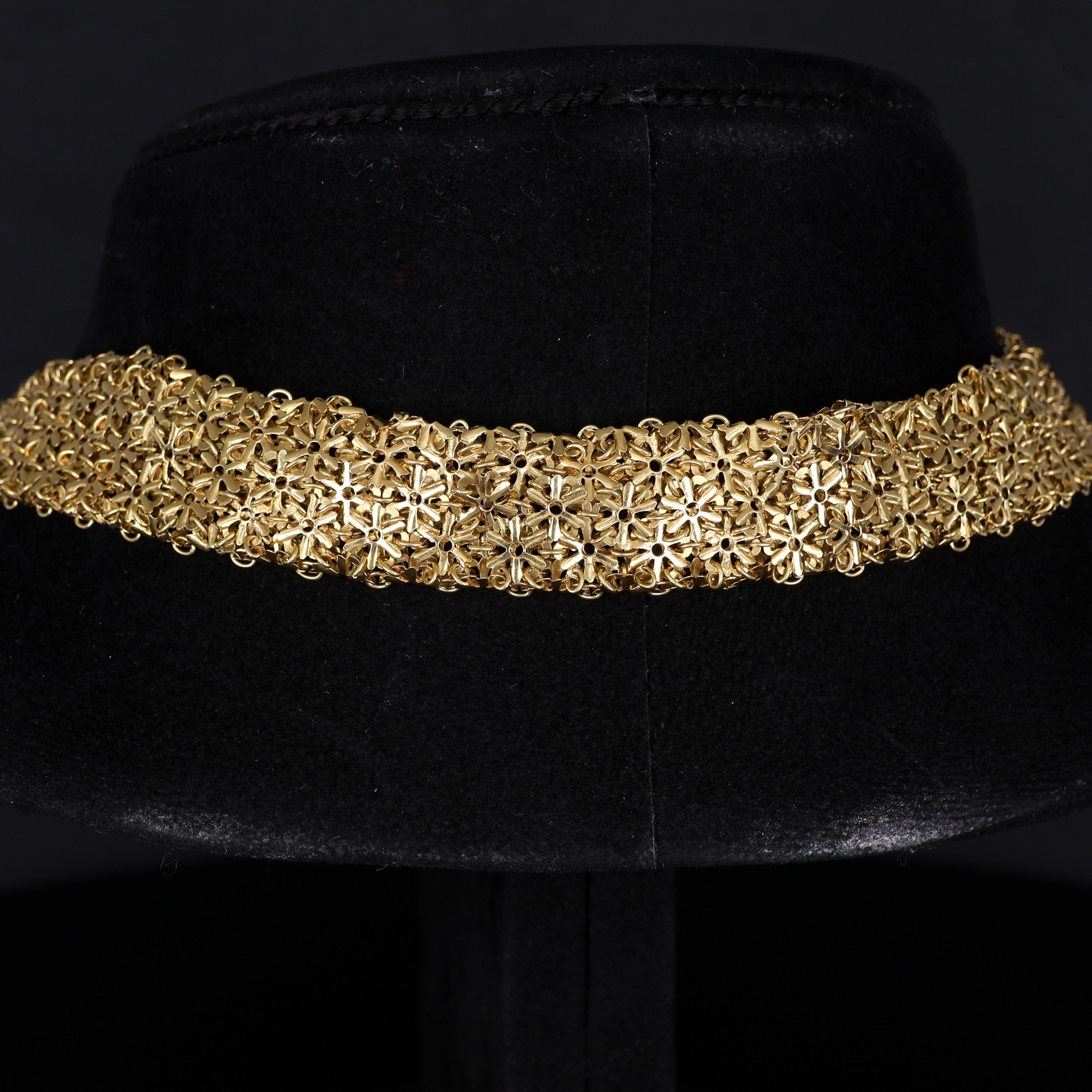 Tour de cou en maille douce en or jaune 18K avec boucle en diamant en vente 2