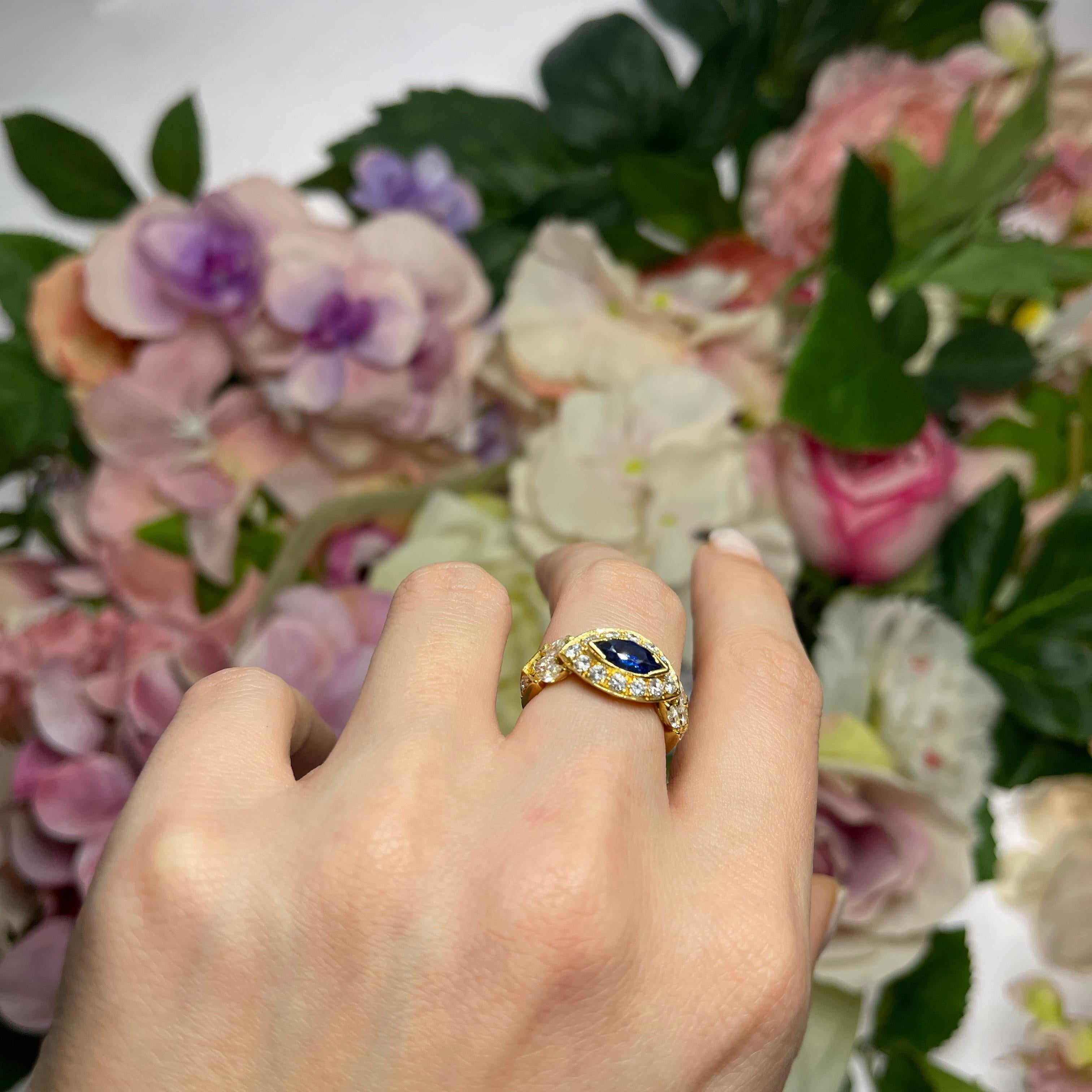 18K Yellow Gold Solitaire Ring with Oval Sapphire and Diamonds For Sale 5