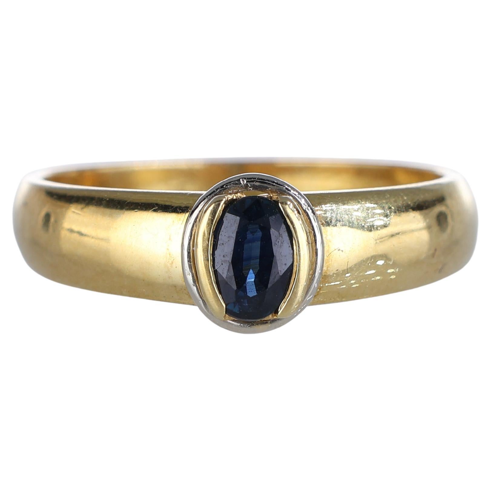 Anello solitario in oro giallo 18k con zaffiro ovale