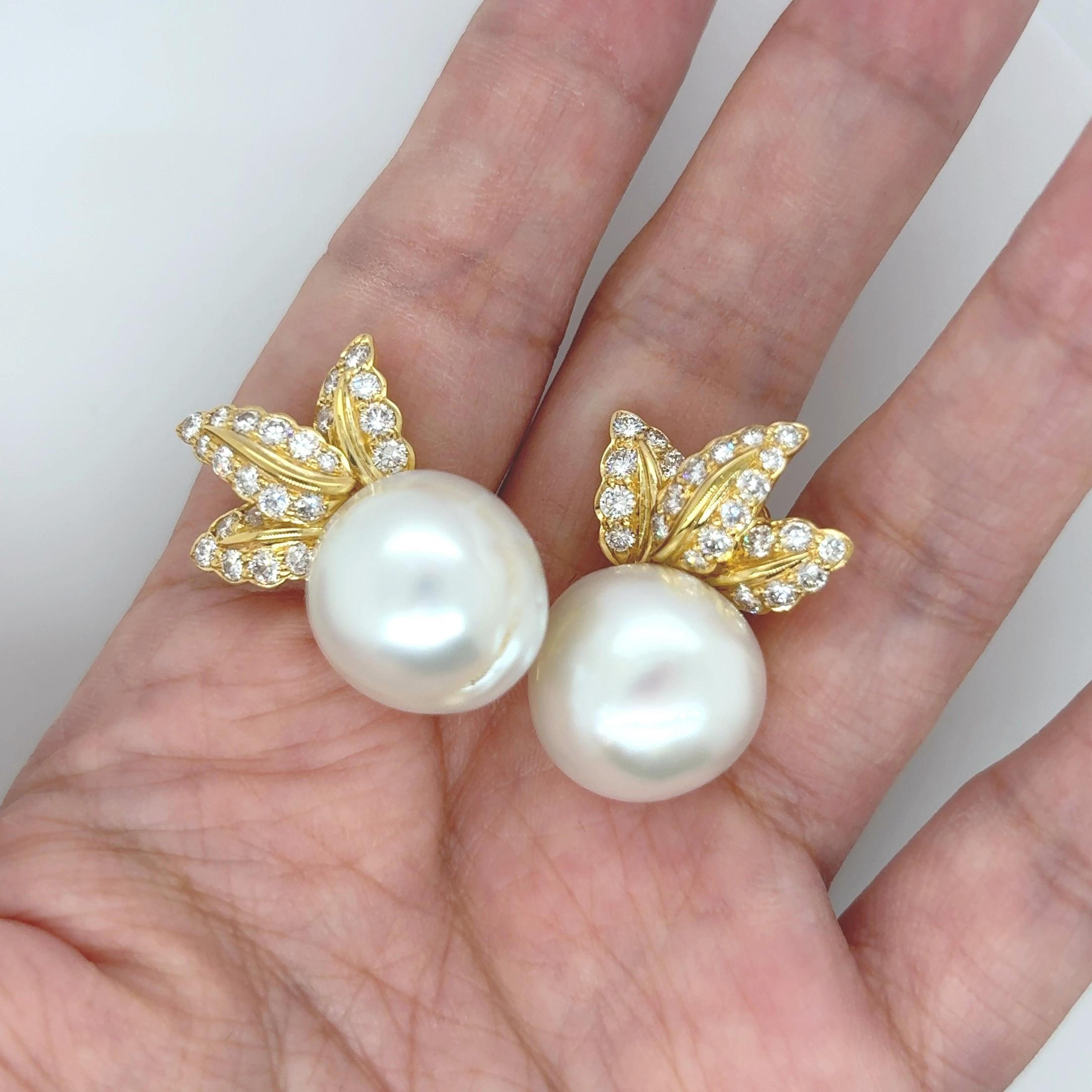 Fermagli per orecchie con diamanti in oro giallo 18k con perle barocche dei mari del sud in vendita 4