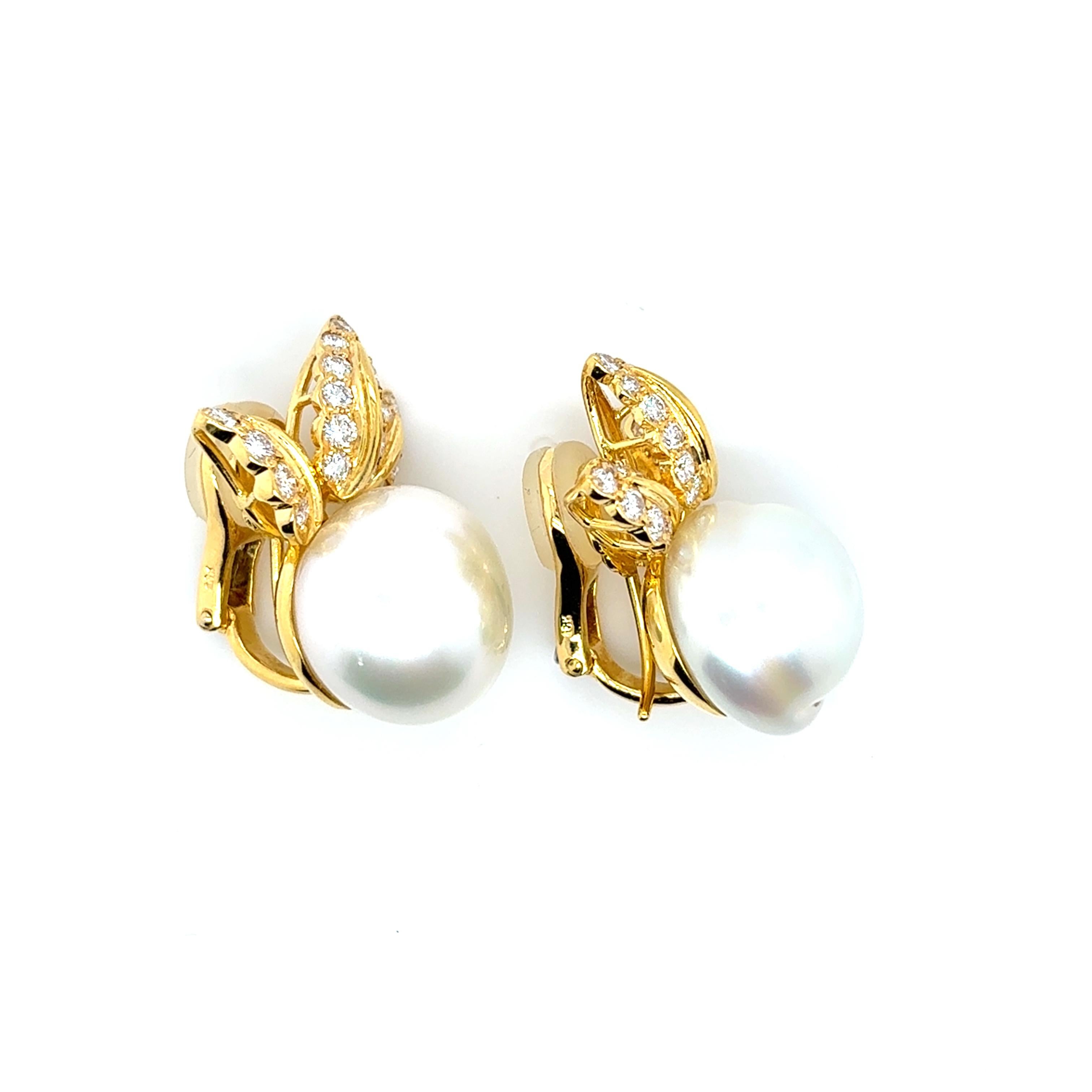 Fermagli per orecchie con diamanti in oro giallo 18k con perle barocche dei mari del sud In condizioni Nuovo in vendita a Hong Kong, HK