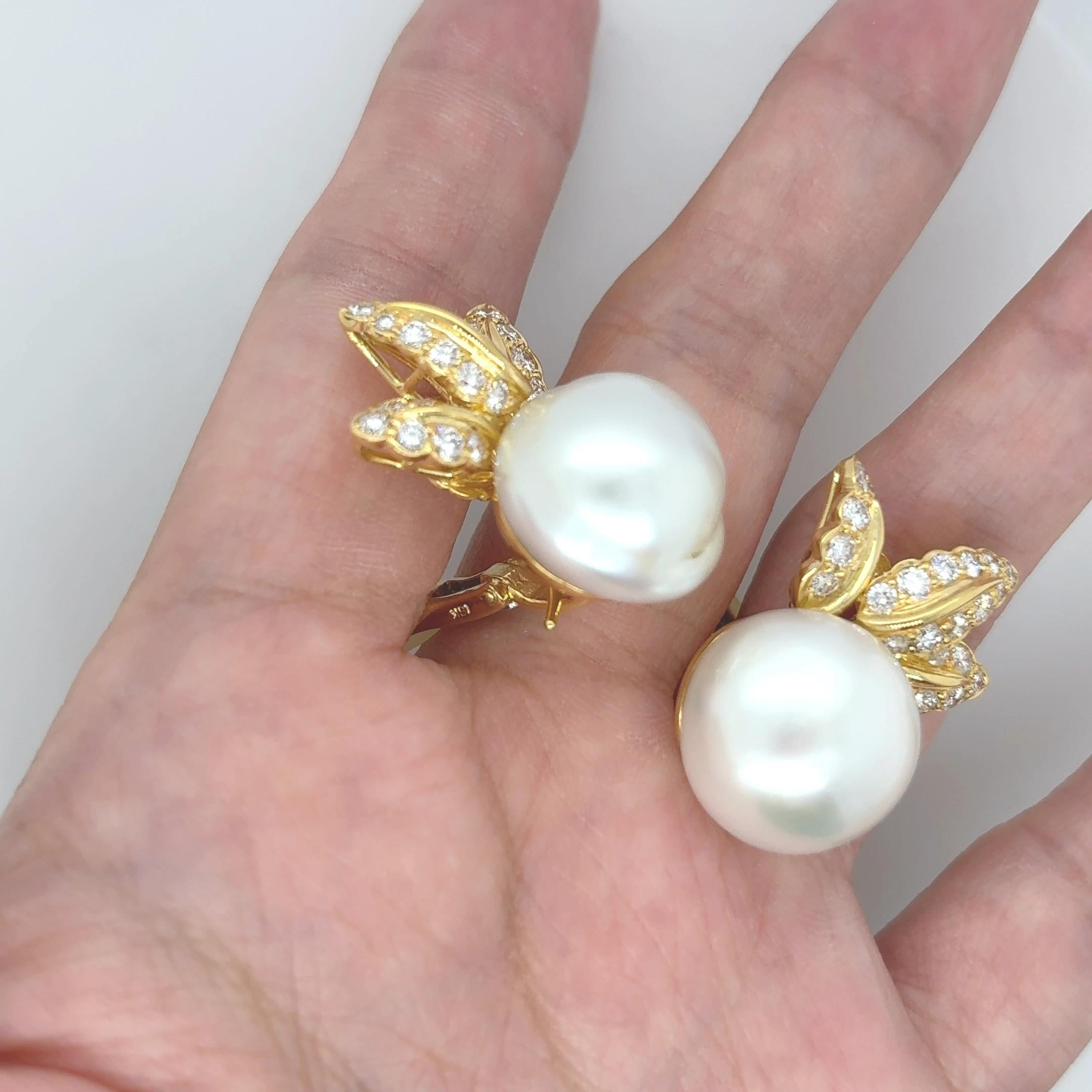 Fermagli per orecchie con diamanti in oro giallo 18k con perle barocche dei mari del sud in vendita 2